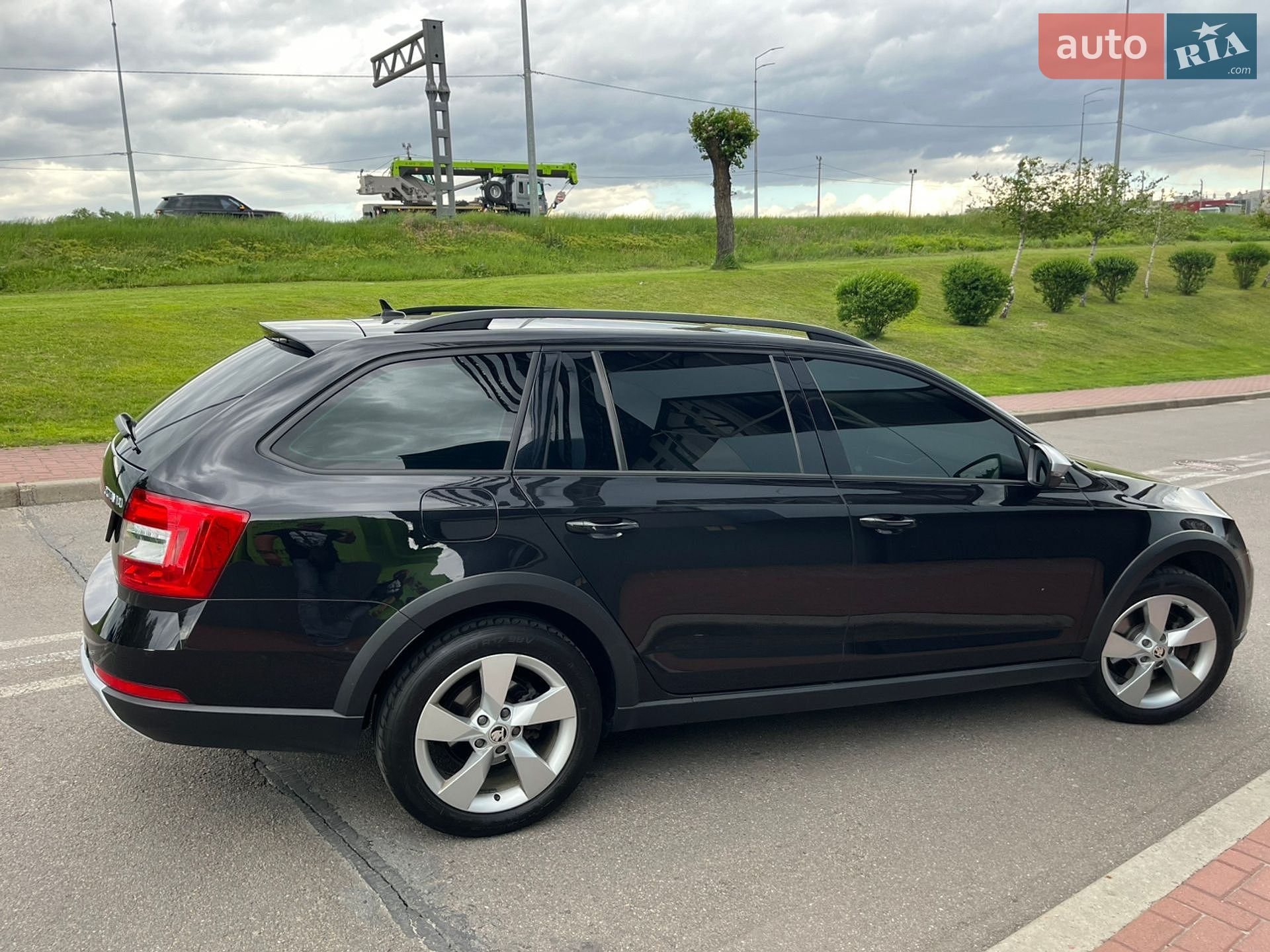 Skoda Octavia Scout 2020 VIN TMBLK7NEXL0149105 фото оголошення 9 з 35