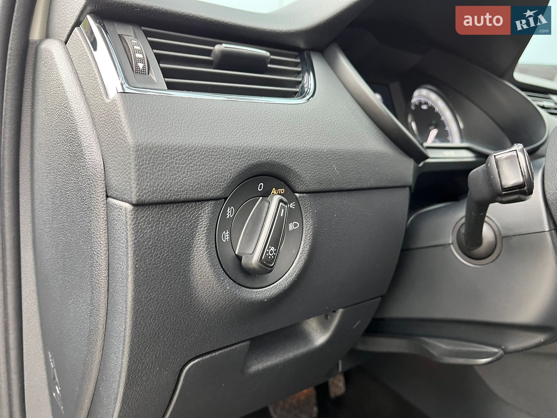 Skoda Octavia Scout 2020 VIN TMBLK7NEXL0149105 фото оголошення 18 з 35