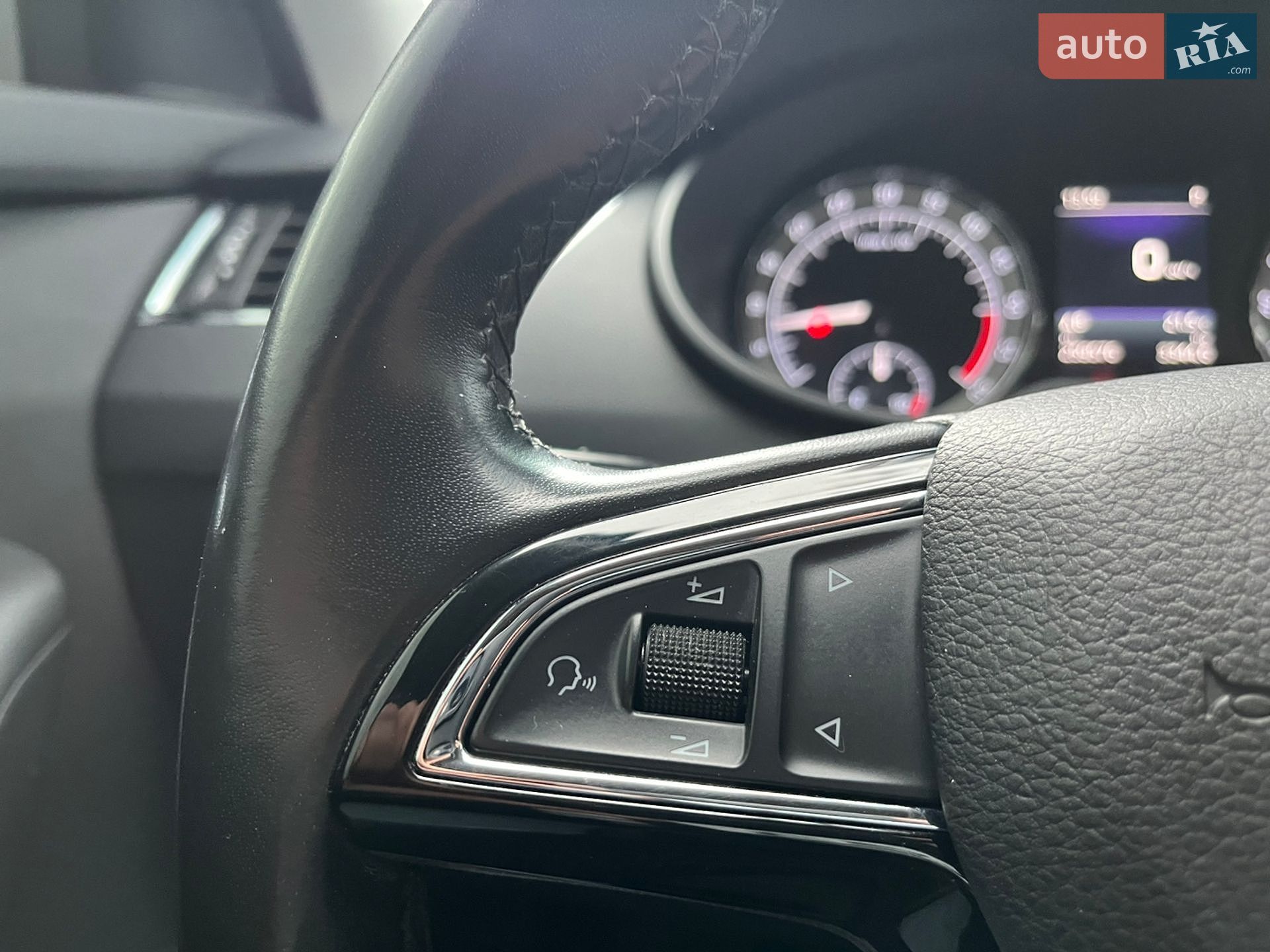 Skoda Octavia Scout 2020 VIN TMBLK7NEXL0149105 фото оголошення 24 з 35