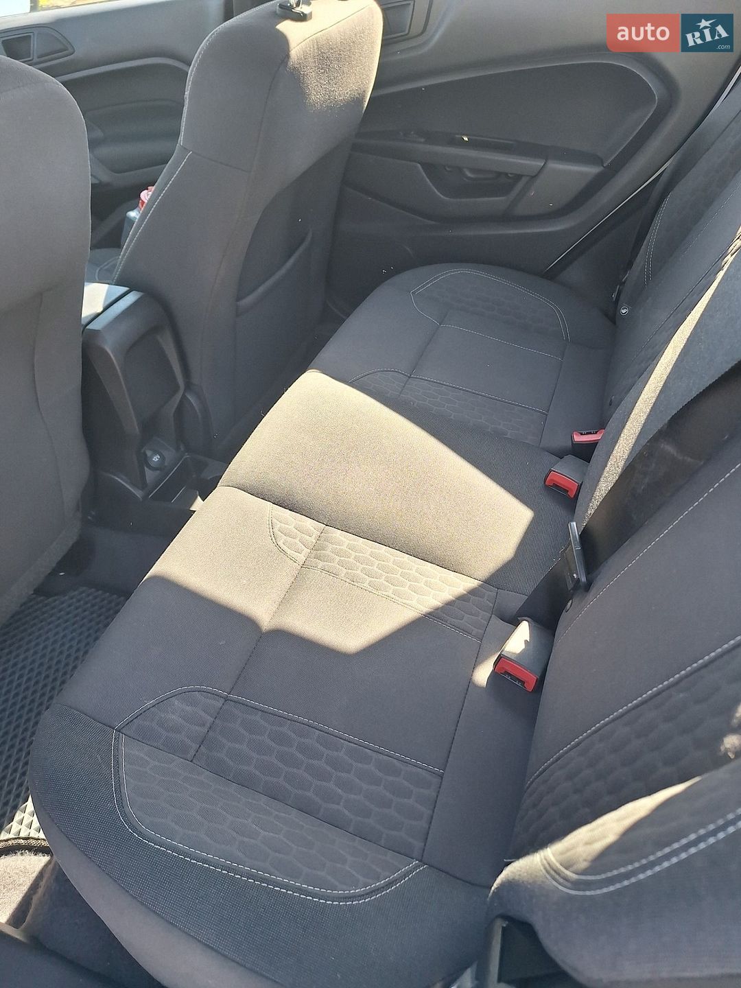 Ford Fiesta 2019 VIN 3FADP4BJ9KM149670 фото оголошення 5 з 18