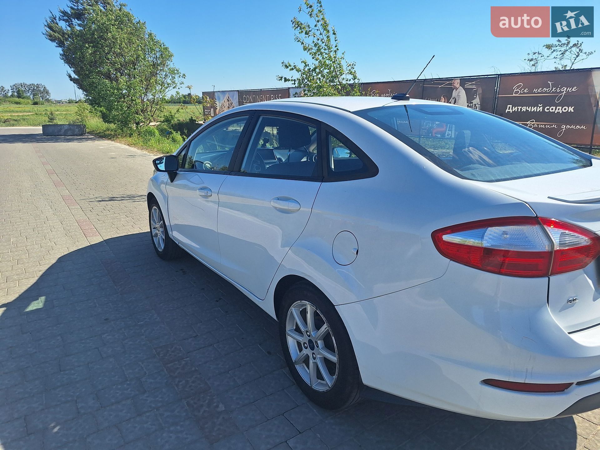 Ford Fiesta 2019 VIN 3FADP4BJ9KM149670 фото оголошення 2 з 18
