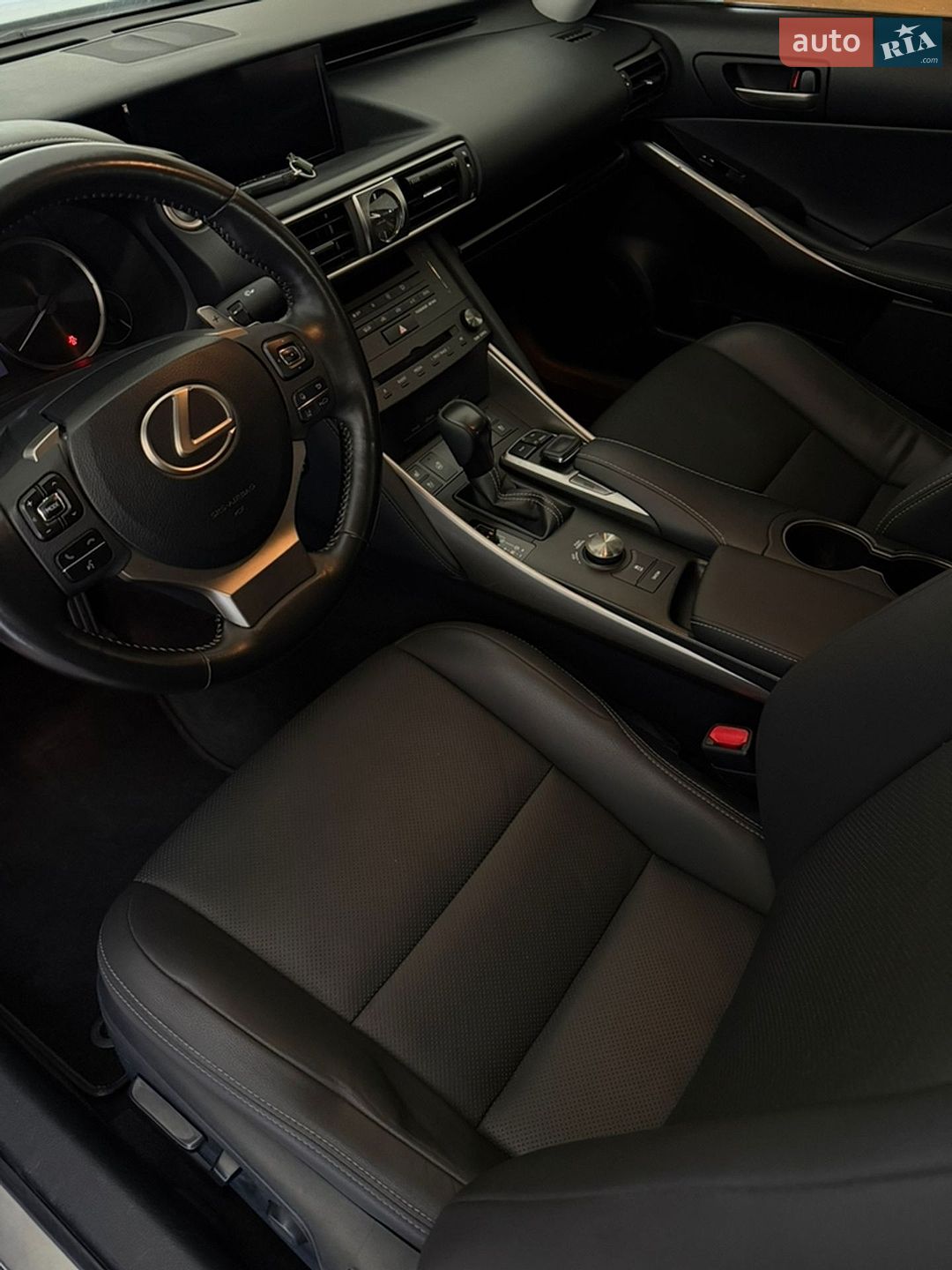 Lexus IS 2018 VIN JTHC81D27K5034187 фото оголошення 3 з 13