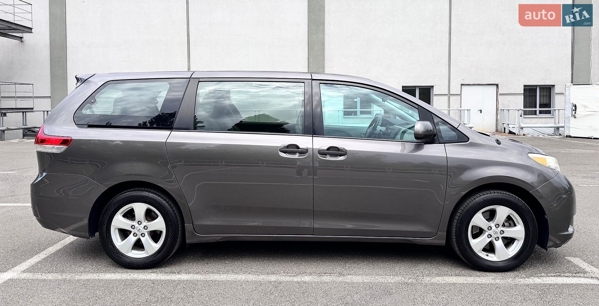 Toyota Sienna 2012 VIN 5TDKA3DC3CS012902 фото оголошення 5 з 16