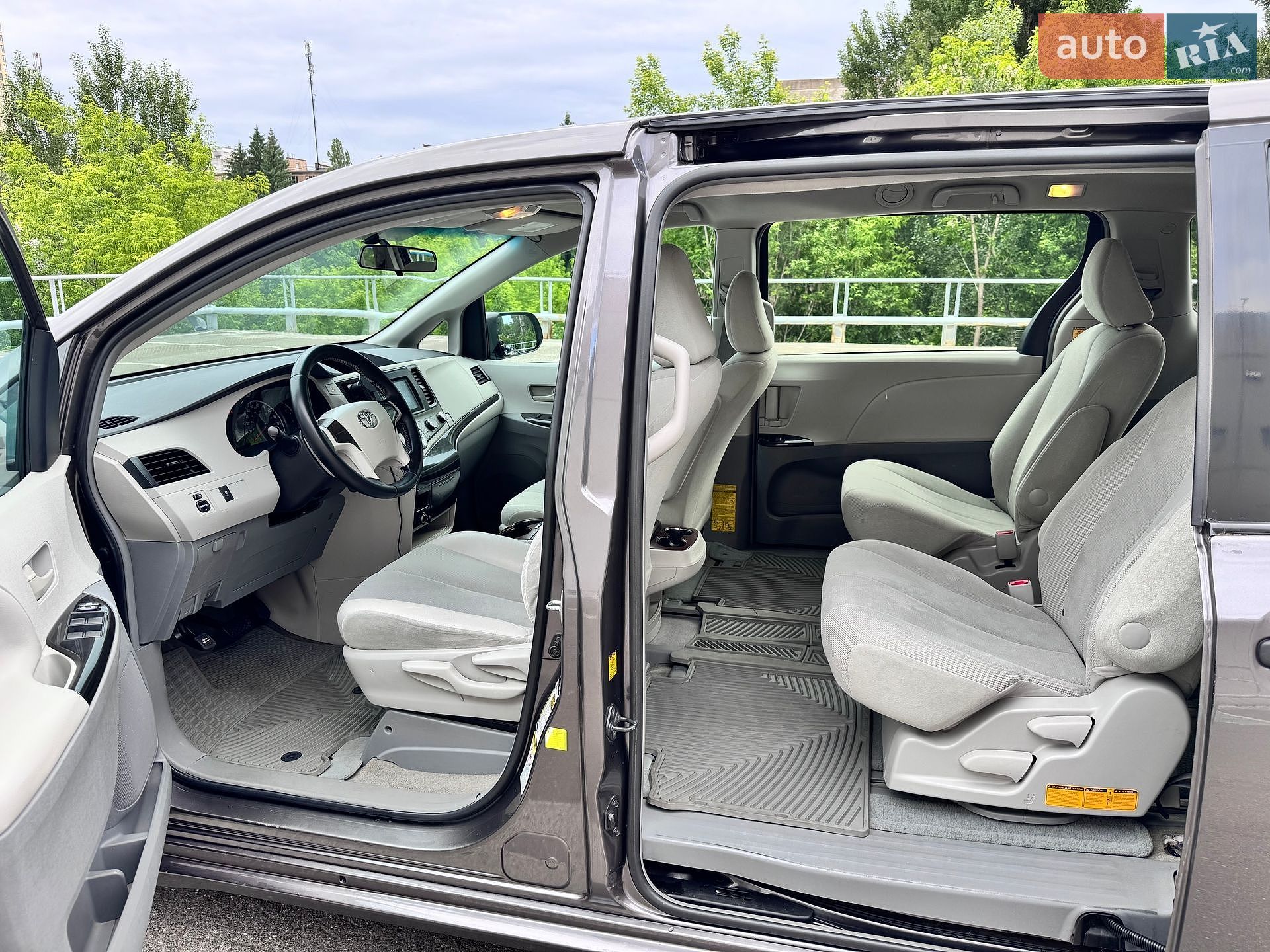 Toyota Sienna 2012 VIN 5TDKA3DC3CS012902 фото оголошення 9 з 16