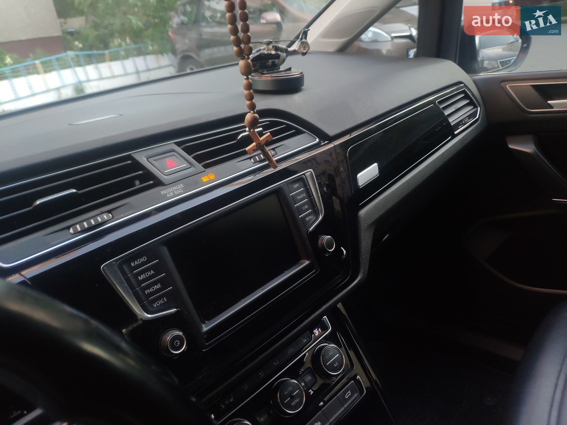 Volkswagen Touran 2017 VIN WVGZZZ1TZHW065214 фото оголошення 12 з 19