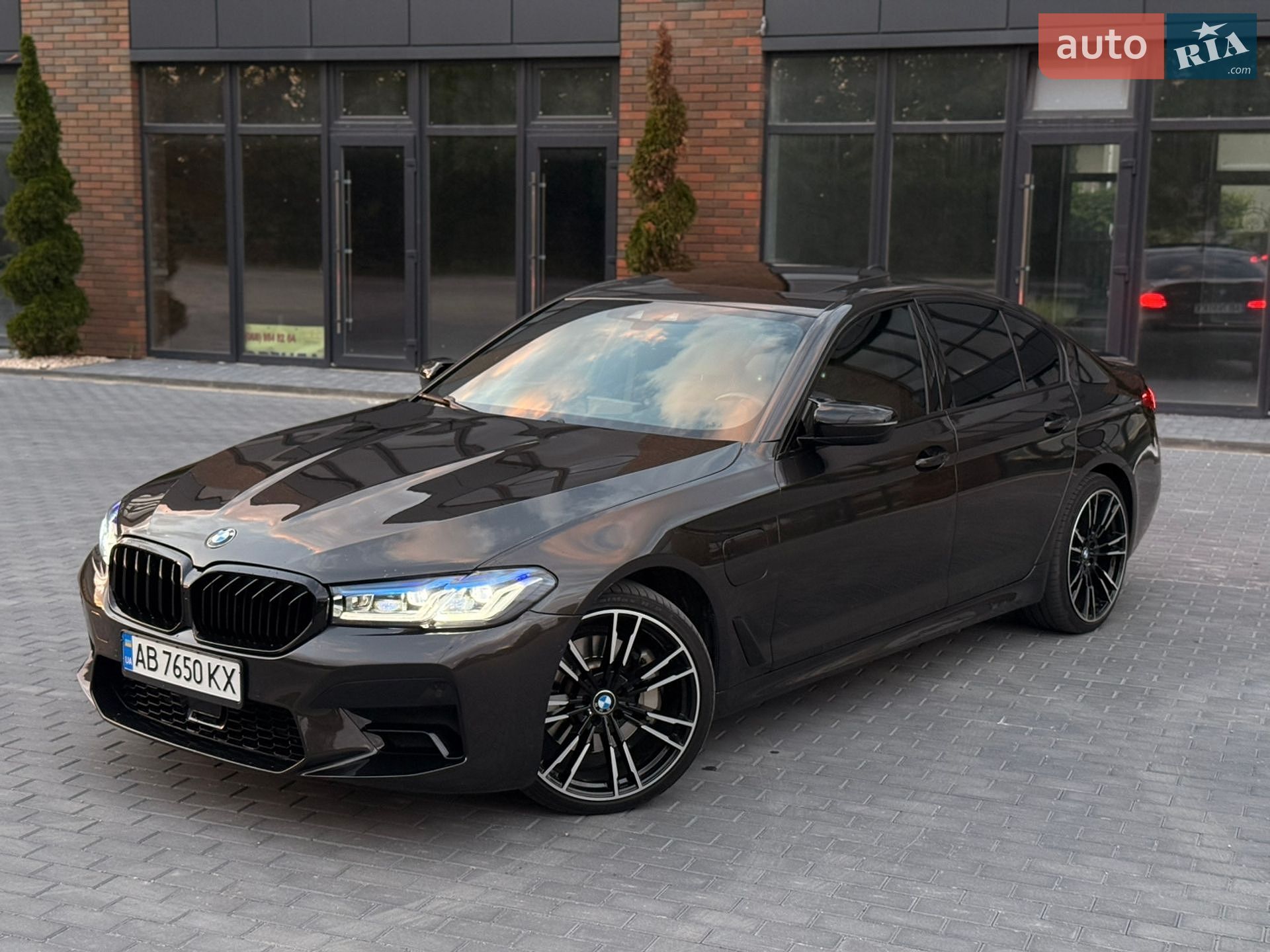 BMW 5 Series 2018 VIN WBAJA9C50KB389577 фото оголошення 6 з 33