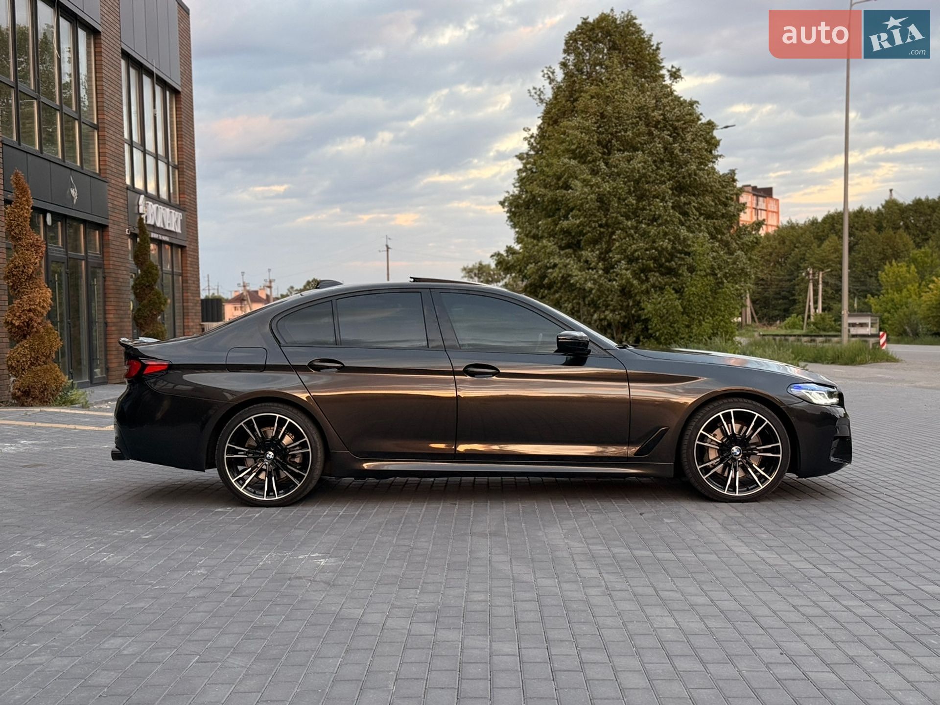 BMW 5 Series 2018 VIN WBAJA9C50KB389577 фото оголошення 12 з 33