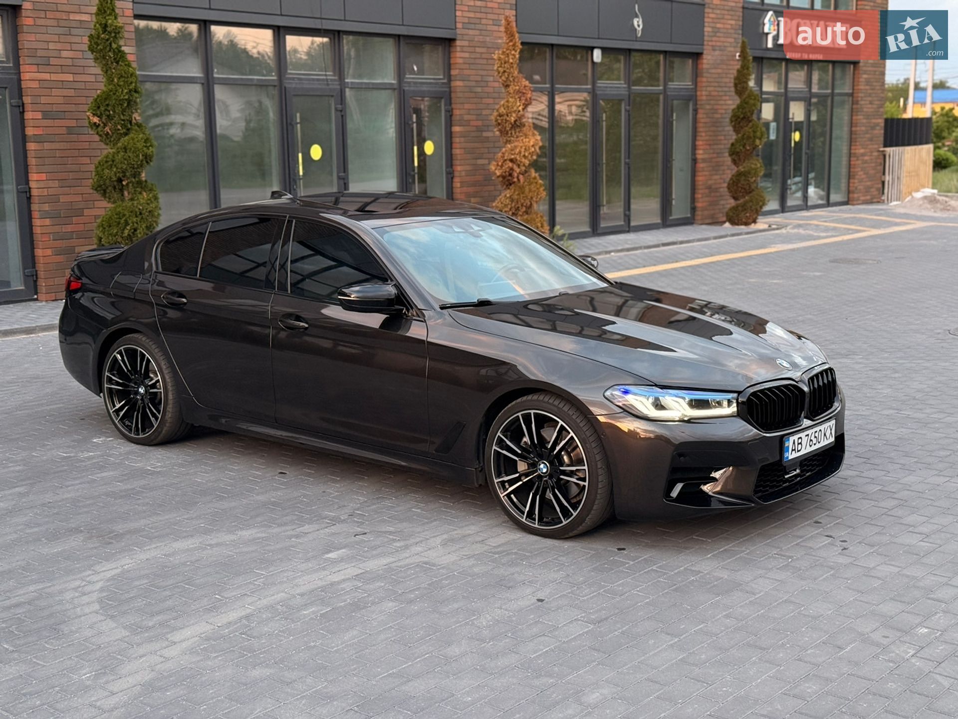 BMW 5 Series 2018 VIN WBAJA9C50KB389577 фото оголошення 13 з 33