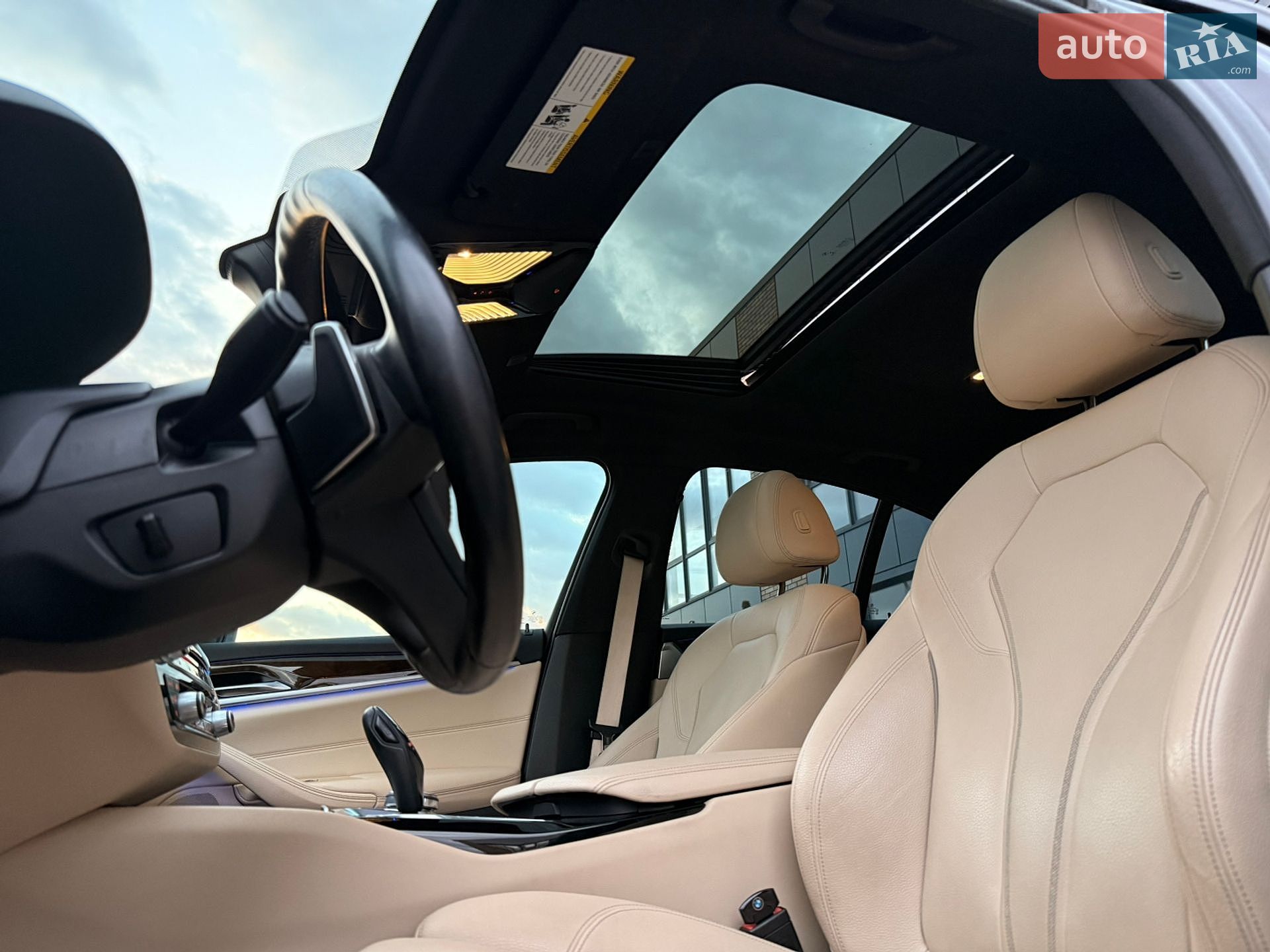 BMW 5 Series 2018 VIN WBAJA9C50KB389577 фото оголошення 29 з 33