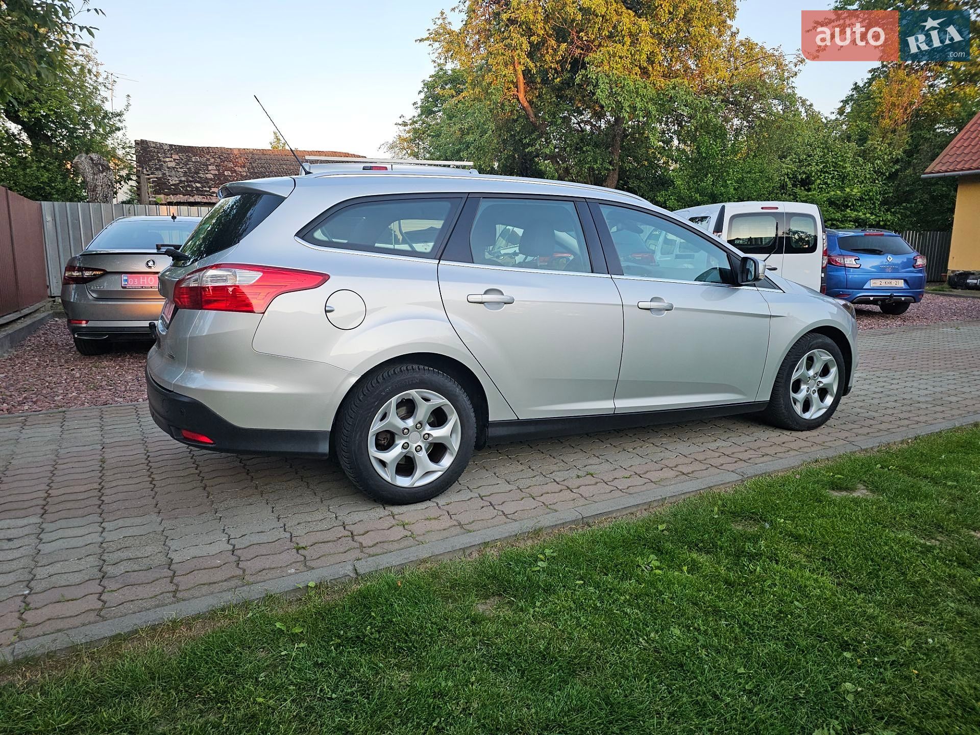 Ford Focus 2013 VIN WF0LXXGCBLDM15515 фото оголошення 4 з 33