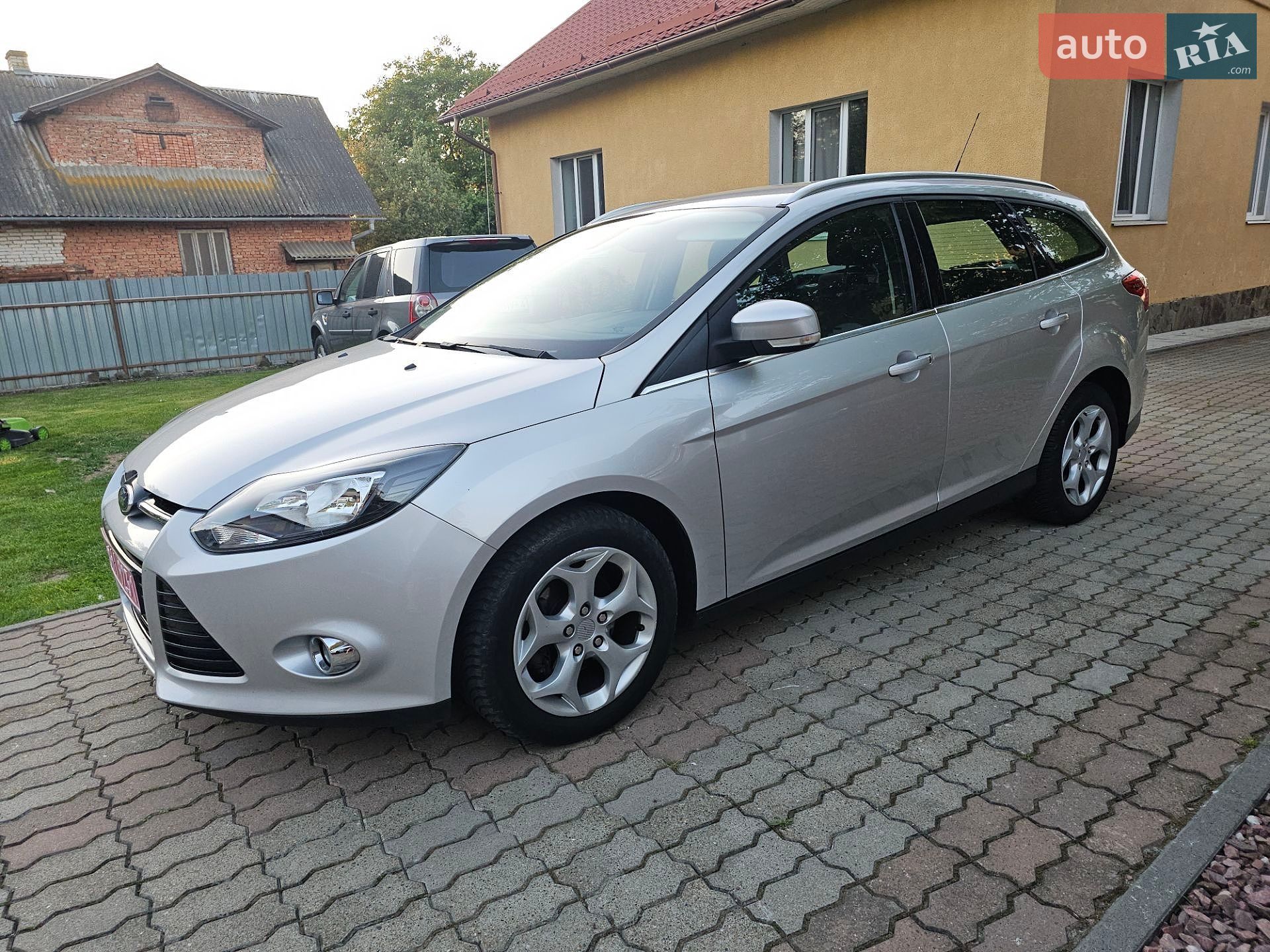 Ford Focus 2013 VIN WF0LXXGCBLDM15515 фото оголошення 11 з 33
