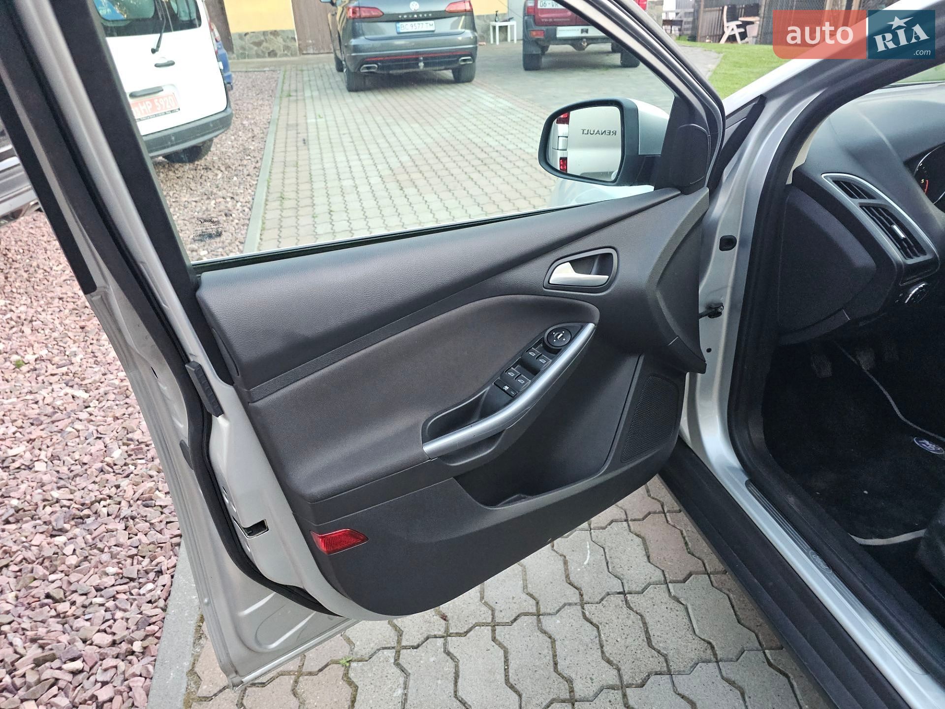 Ford Focus 2013 VIN WF0LXXGCBLDM15515 фото оголошення 32 з 33