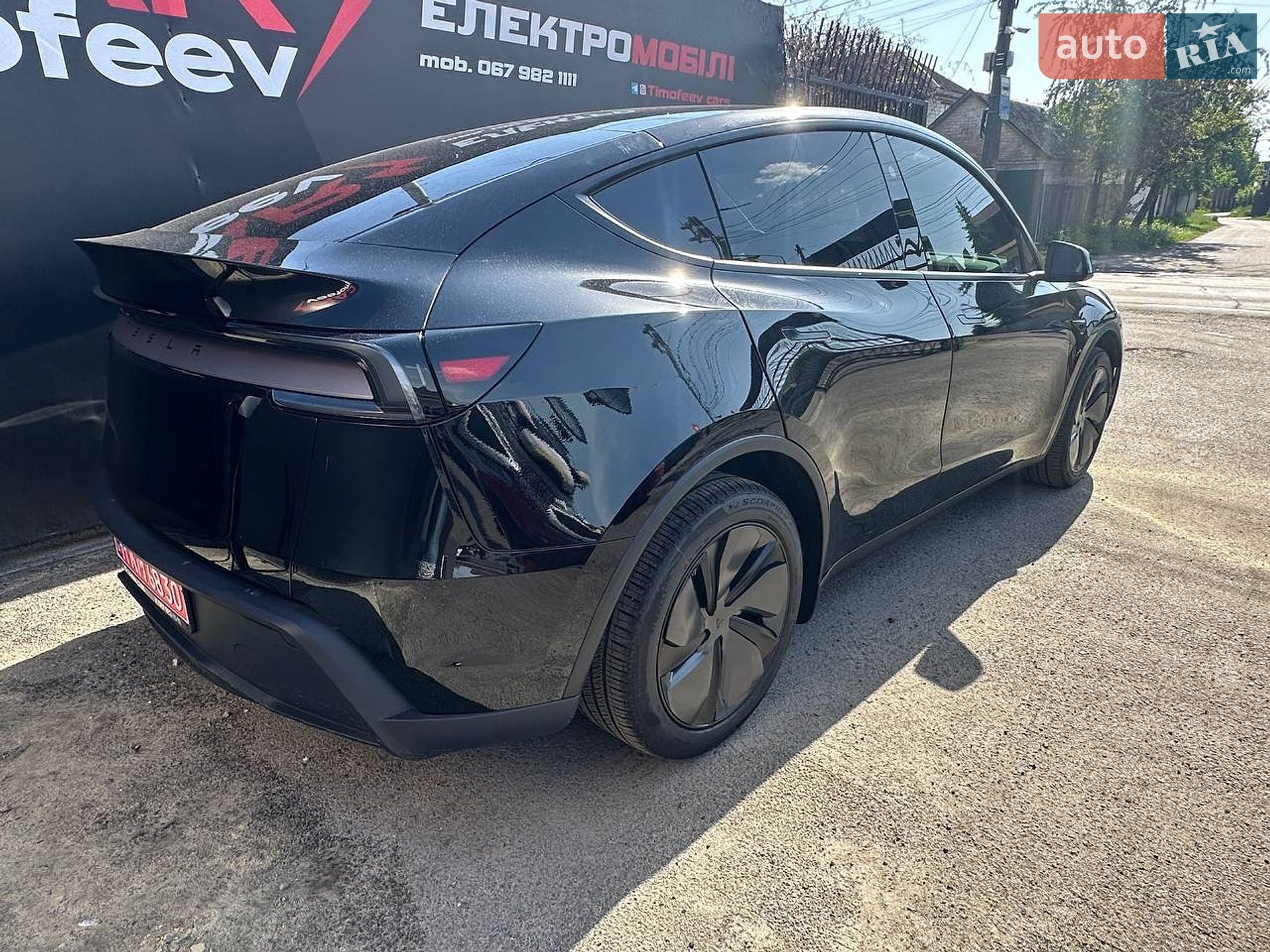 Tesla Model Y 2025 VIN 7SAYGDED5TA437712 фото оголошення 4 з 12