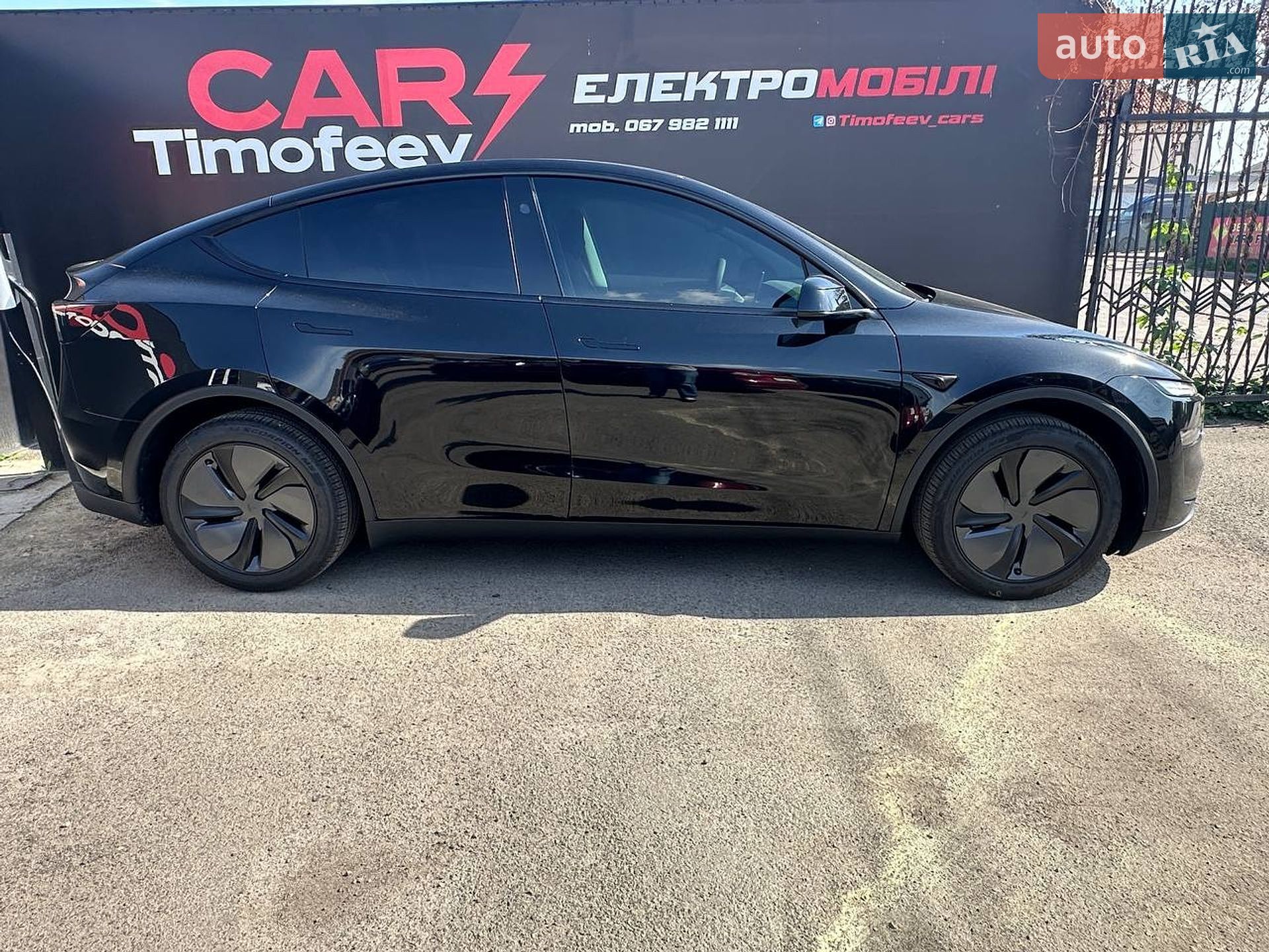 Tesla Model Y 2025 VIN 7SAYGDED5TA437712 фото оголошення 6 з 12