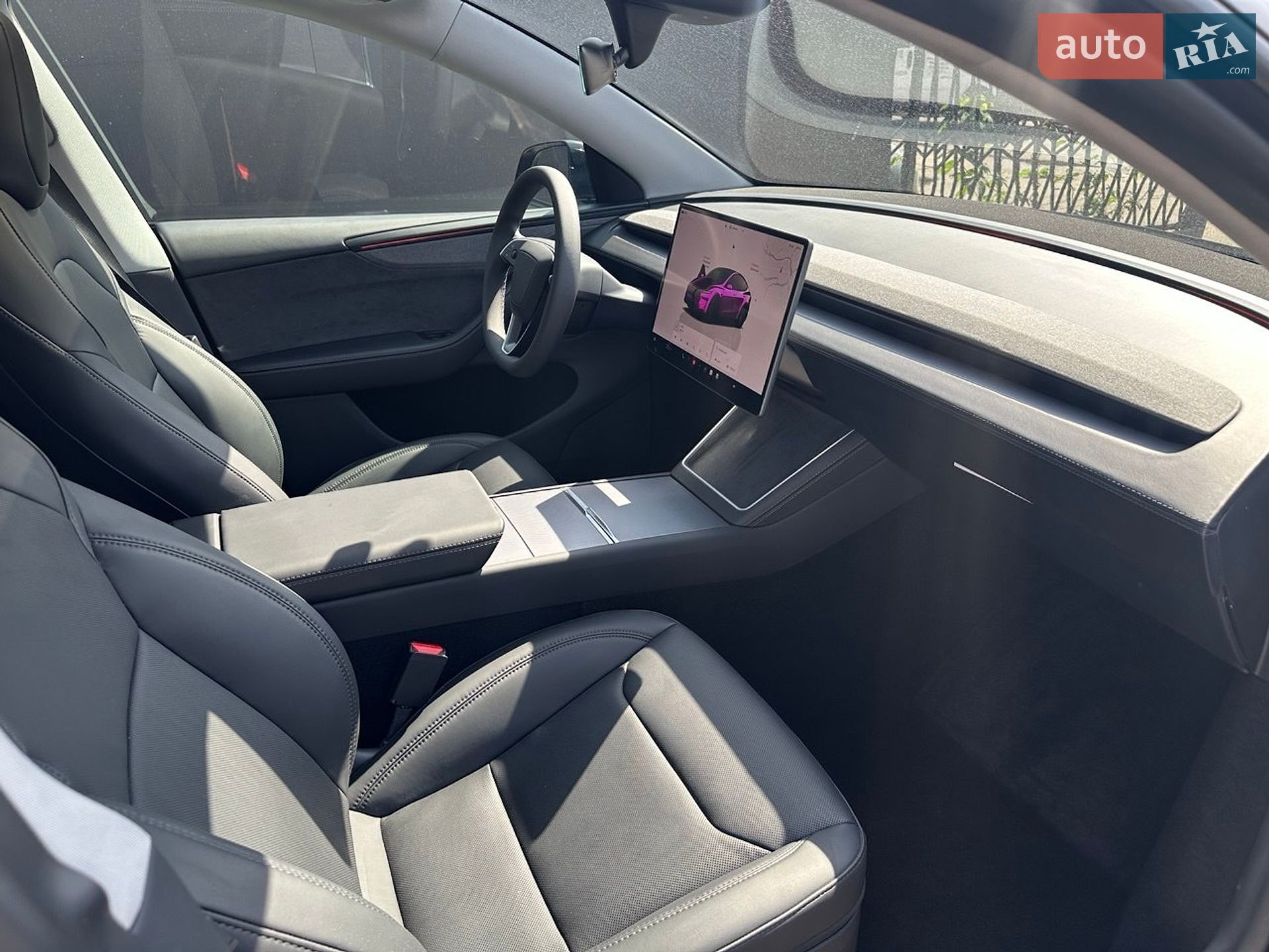 Tesla Model Y 2025 VIN 7SAYGDED5TA437712 фото оголошення 8 з 12