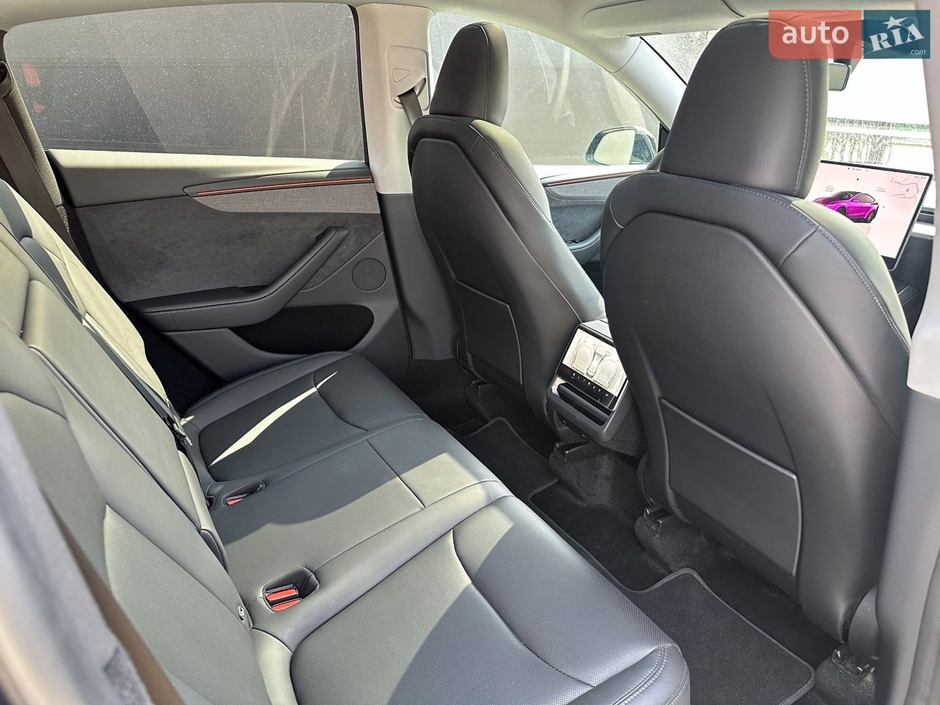 Tesla Model Y 2025 VIN 7SAYGDED5TA437712 фото оголошення 9 з 12