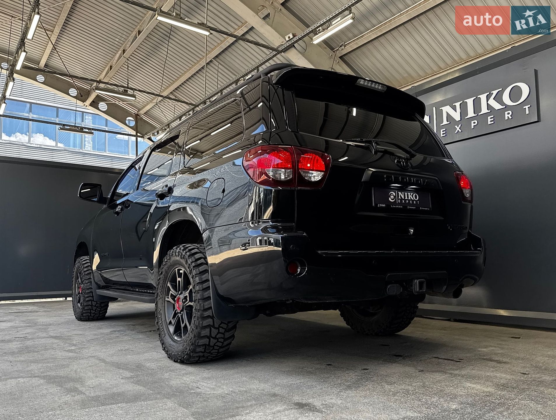 Toyota Sequoia 2021 VIN 5TDEY5B18NS188885 фото оголошення 9 з 35