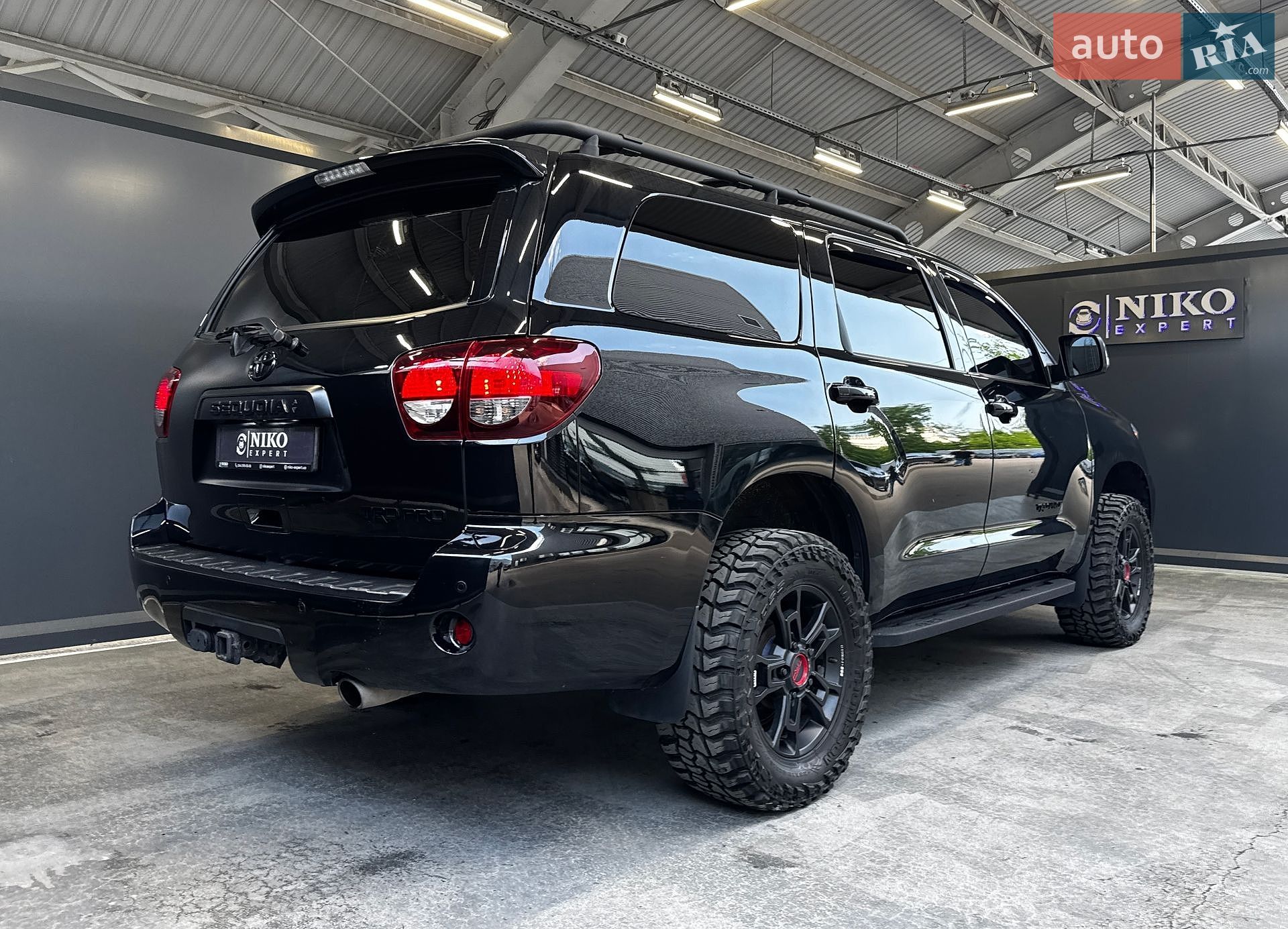 Toyota Sequoia 2021 VIN 5TDEY5B18NS188885 фото оголошення 12 з 35