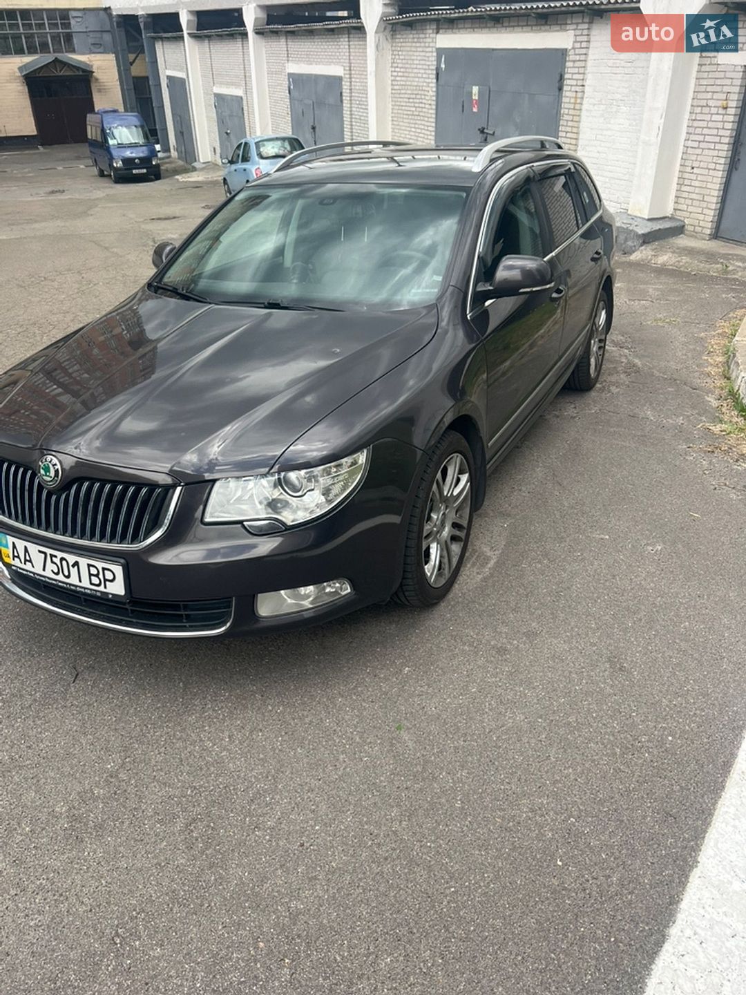 Skoda Superb 2011 VIN TMBJH73T4B9070546 фото оголошення 2 з 17