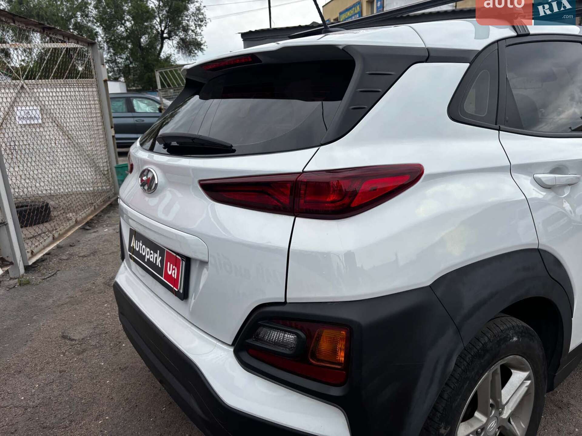 Hyundai Kona 2019 VIN KM8K12AA9KU324130 фото оголошення 12 з 26