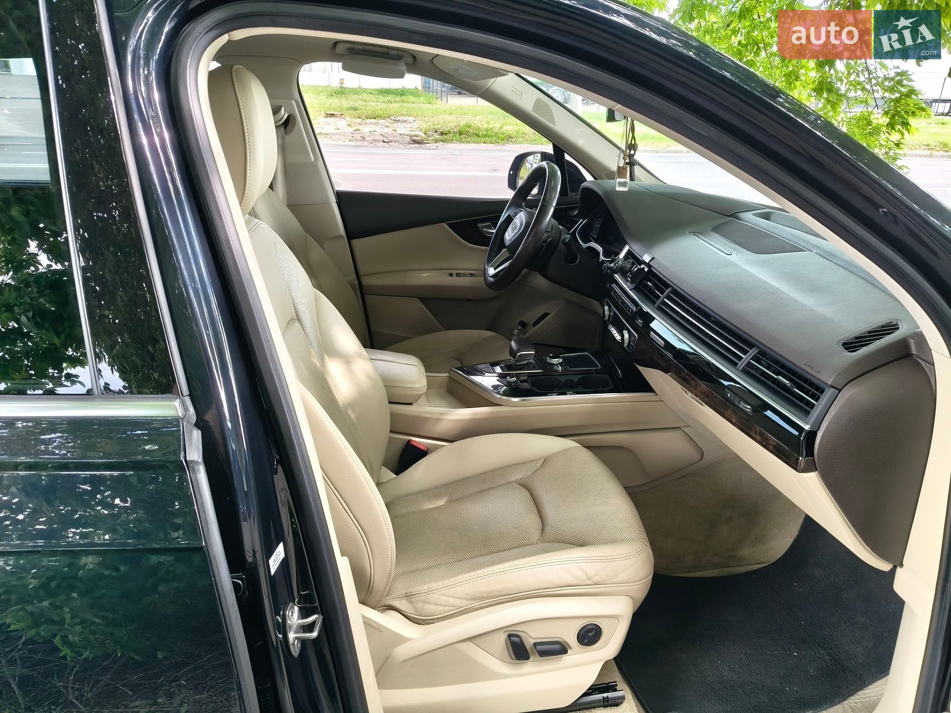 Audi Q7 2016 VIN WA1VAAF75HD035810 фото оголошення 11 з 26