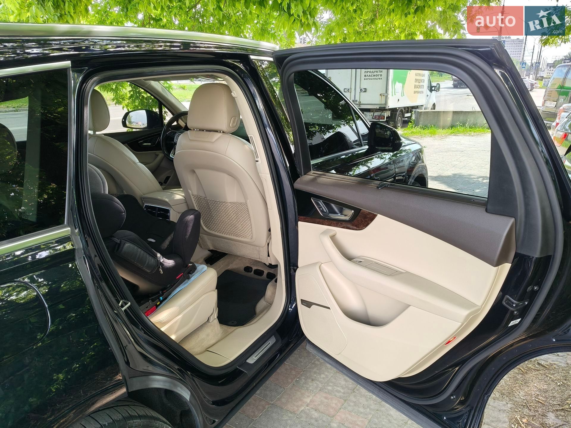 Audi Q7 2016 VIN WA1VAAF75HD035810 фото оголошення 12 з 26