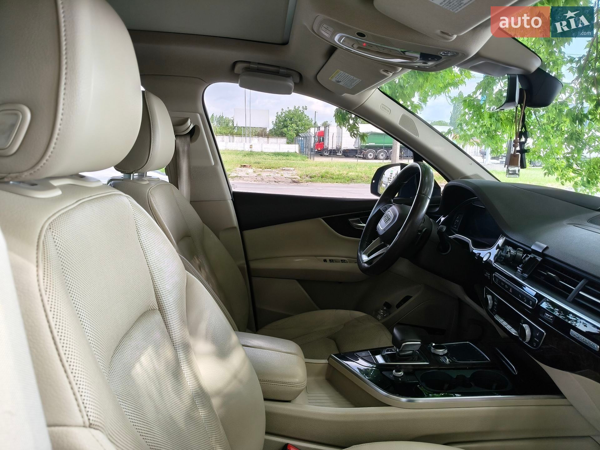Audi Q7 2016 VIN WA1VAAF75HD035810 фото оголошення 13 з 26
