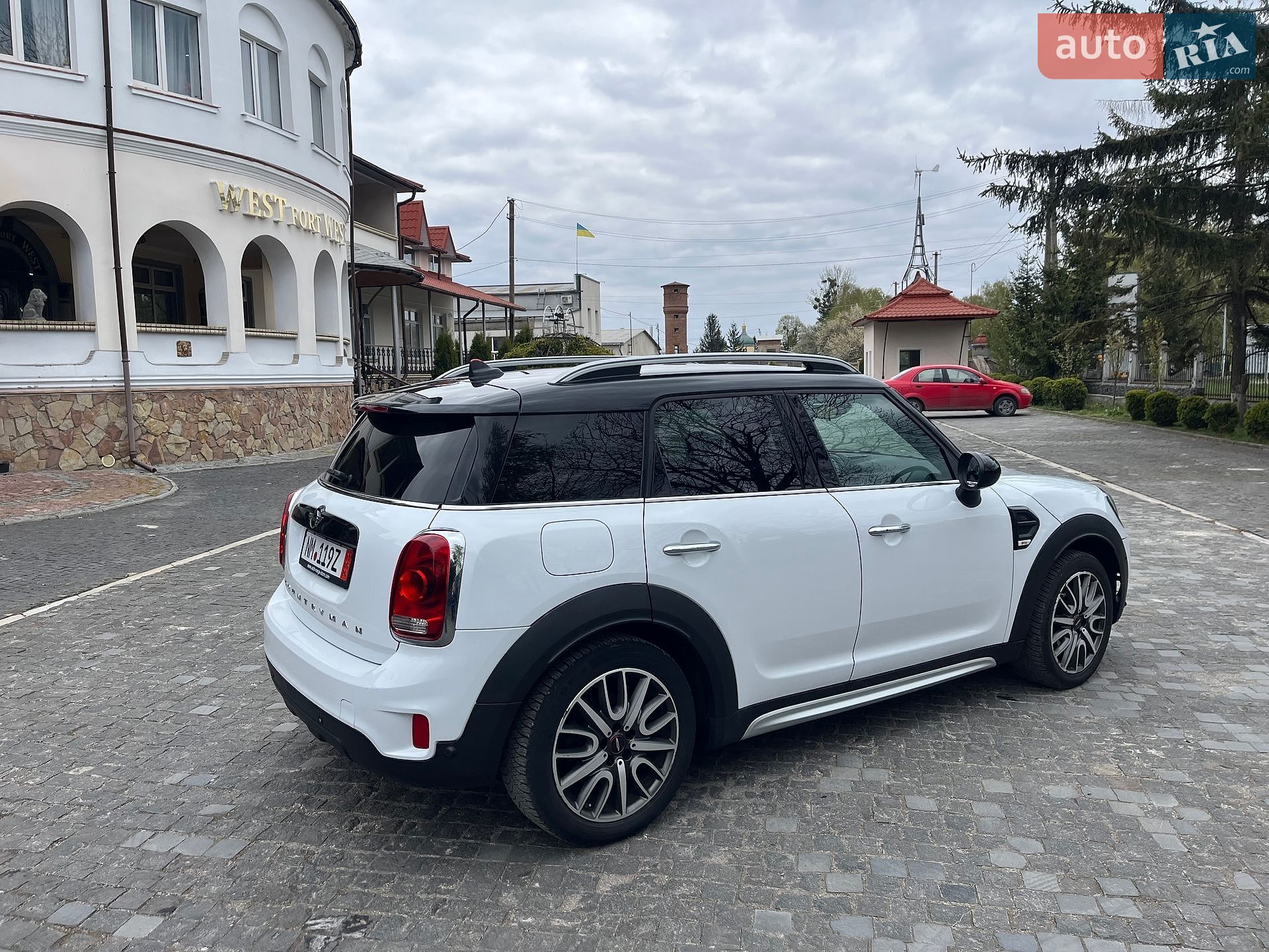 MINI Countryman 2017 VIN WMWYT910X03D77107 фото оголошення 34 з 84