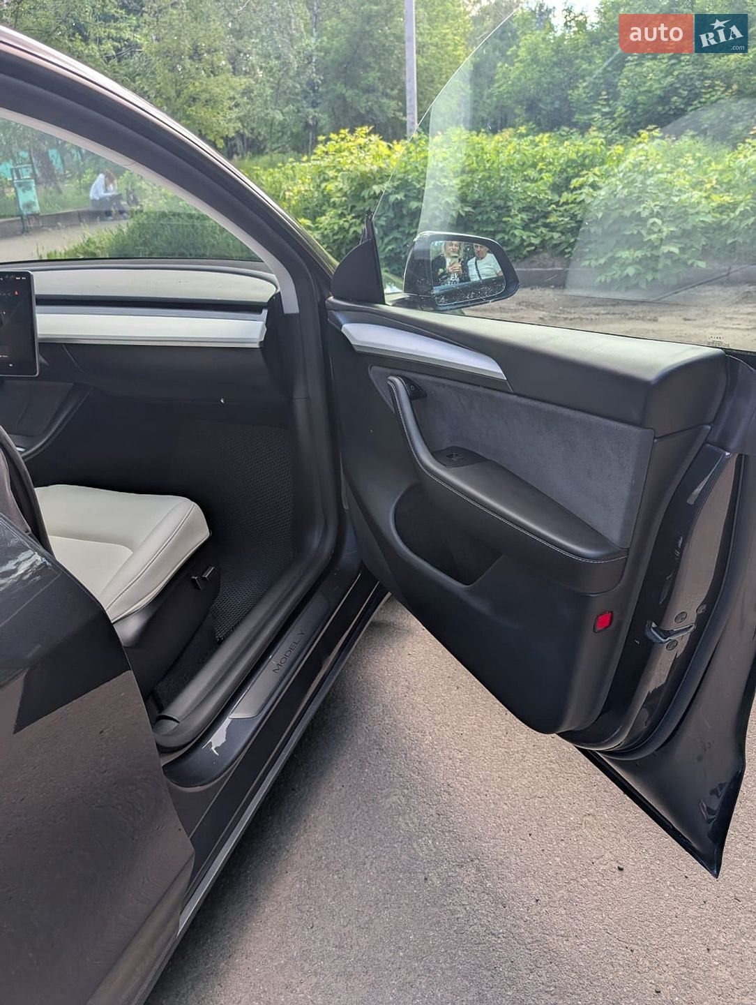 Tesla Model Y 2024 VIN 7SAYGDEF3RA312959 фото оголошення 13 з 26