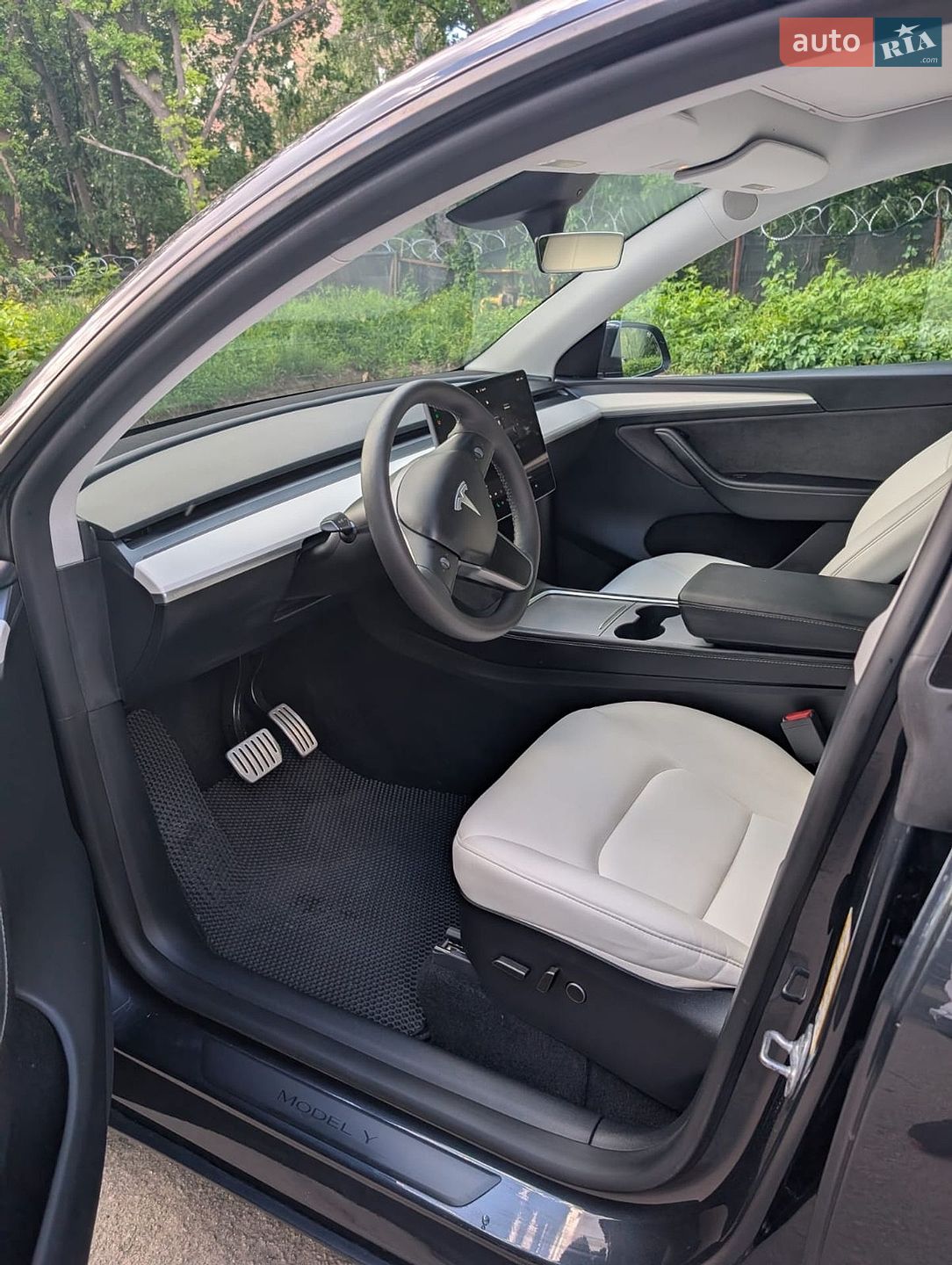 Tesla Model Y 2024 VIN 7SAYGDEF3RA312959 фото оголошення 21 з 26