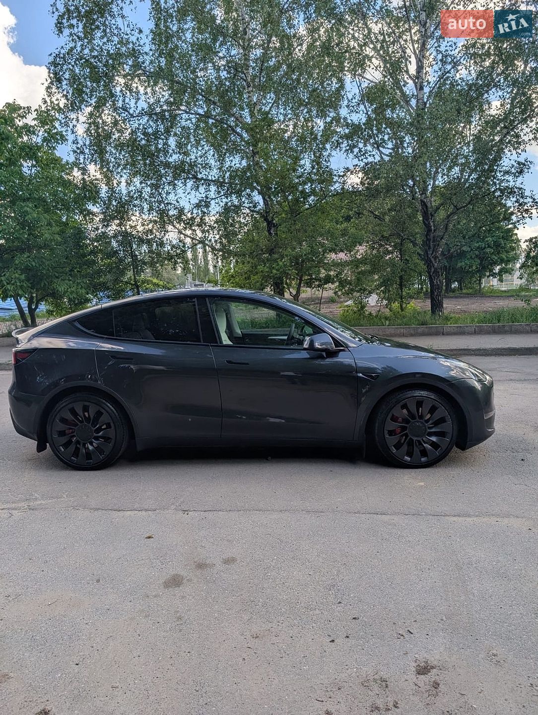 Tesla Model Y 2024 VIN 7SAYGDEF3RA312959 фото оголошення 4 з 26