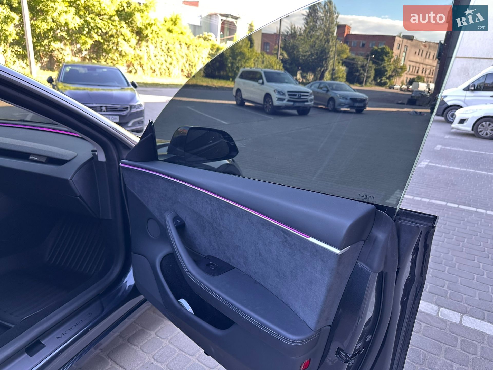 Tesla Model 3 2024 VIN 5YJ3E1EB0SF892253 фото оголошення 12 з 14