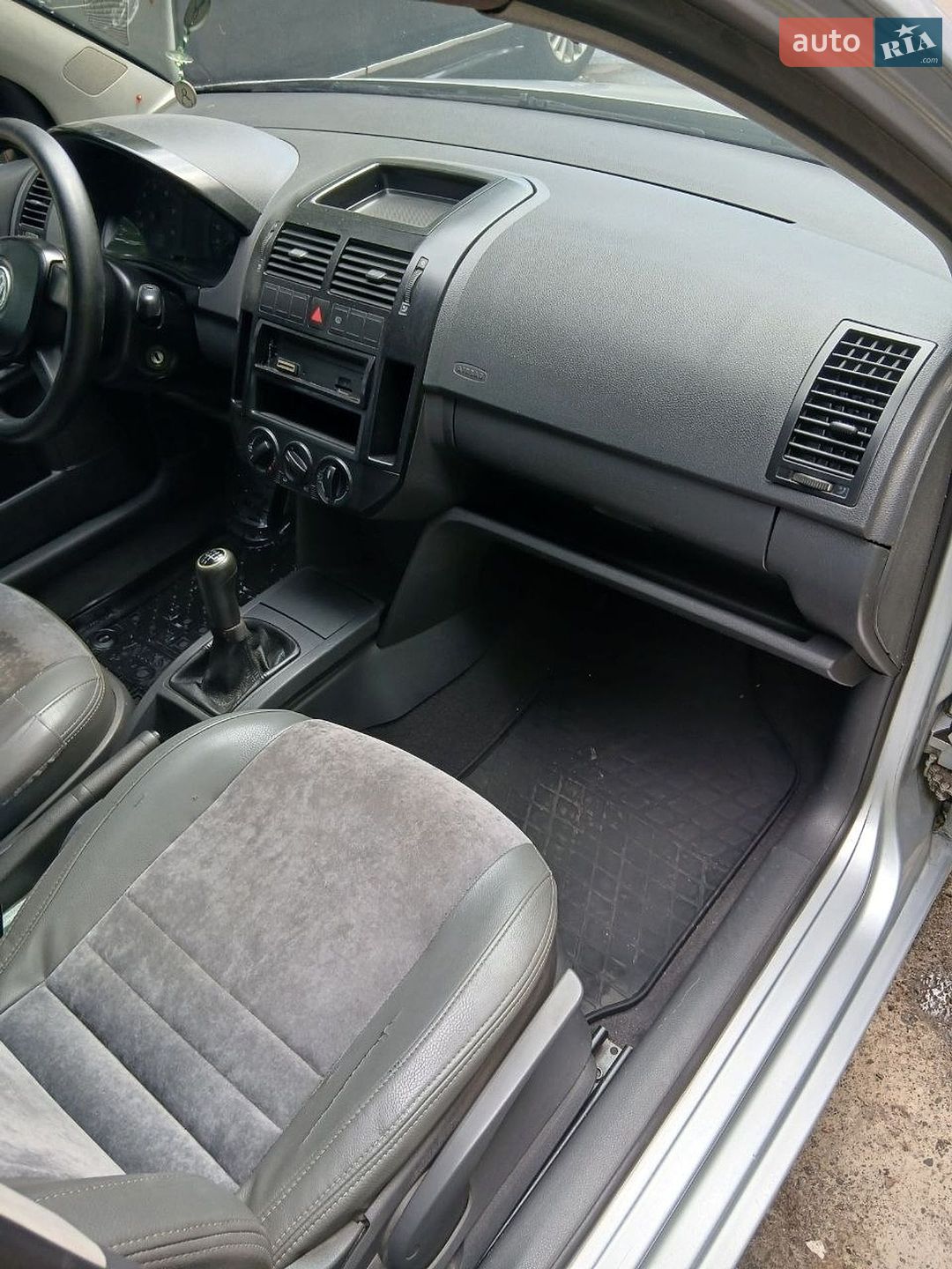 Volkswagen Polo 2003 VIN WVWZZZ9NZ4D027441 фото оголошення 9 з 21