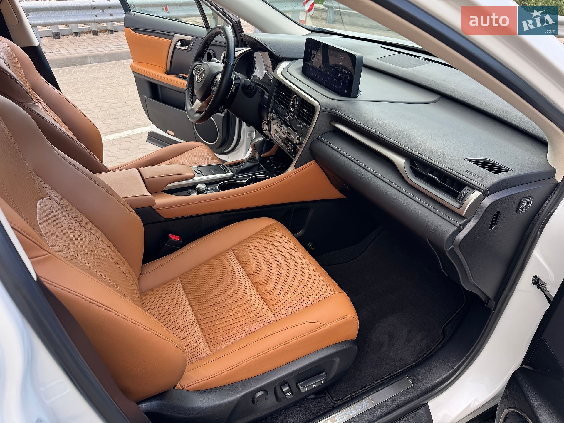 Lexus RX 2020 VIN JTJBZMCA302050063 фото оголошення 16 з 61