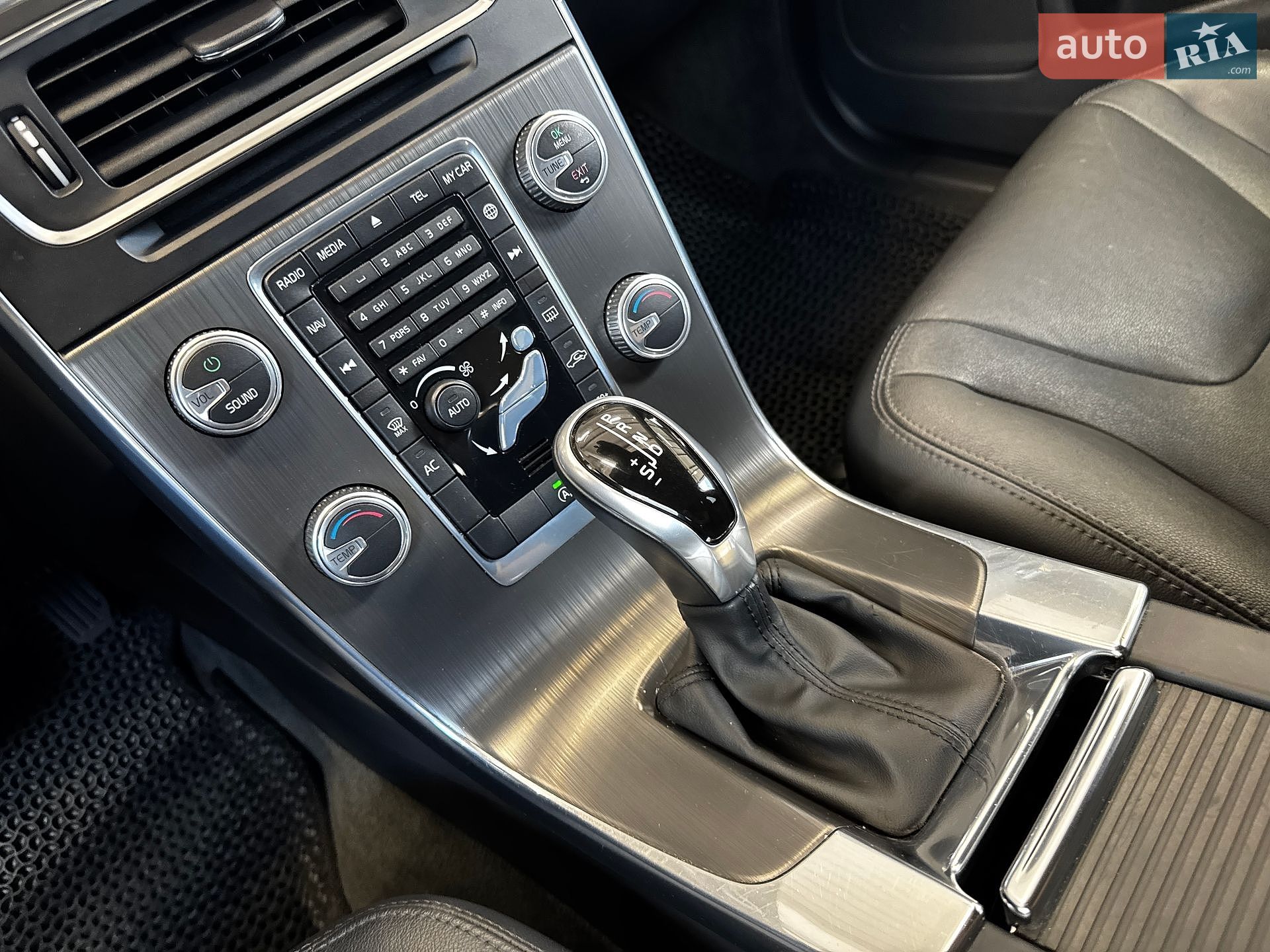 Volvo V60 2014 VIN YV1FW73CDF1254018 фото оголошення 31 з 40
