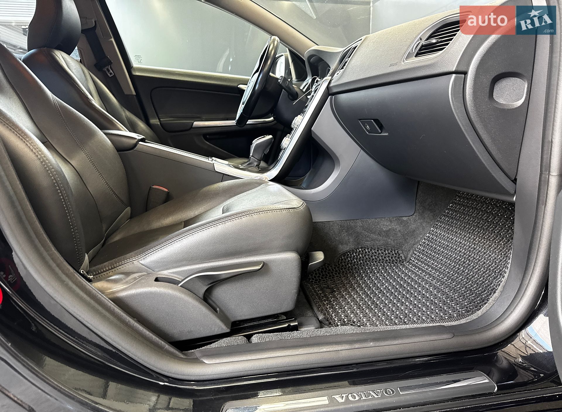 Volvo V60 2014 VIN YV1FW73CDF1254018 фото оголошення 34 з 40