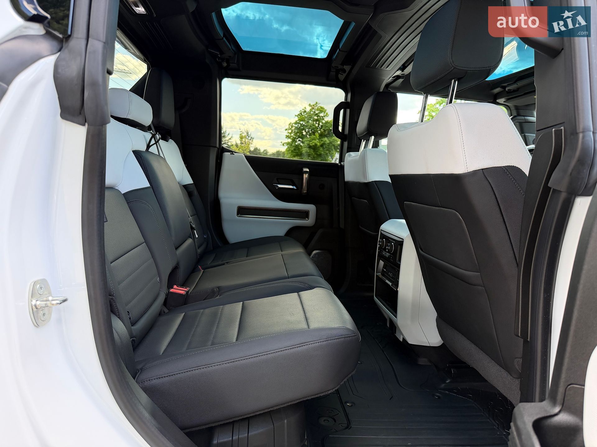 GMC Hummer EV 2023 VIN 1GT40FDA8PU100499 фото оголошення 45 з 77