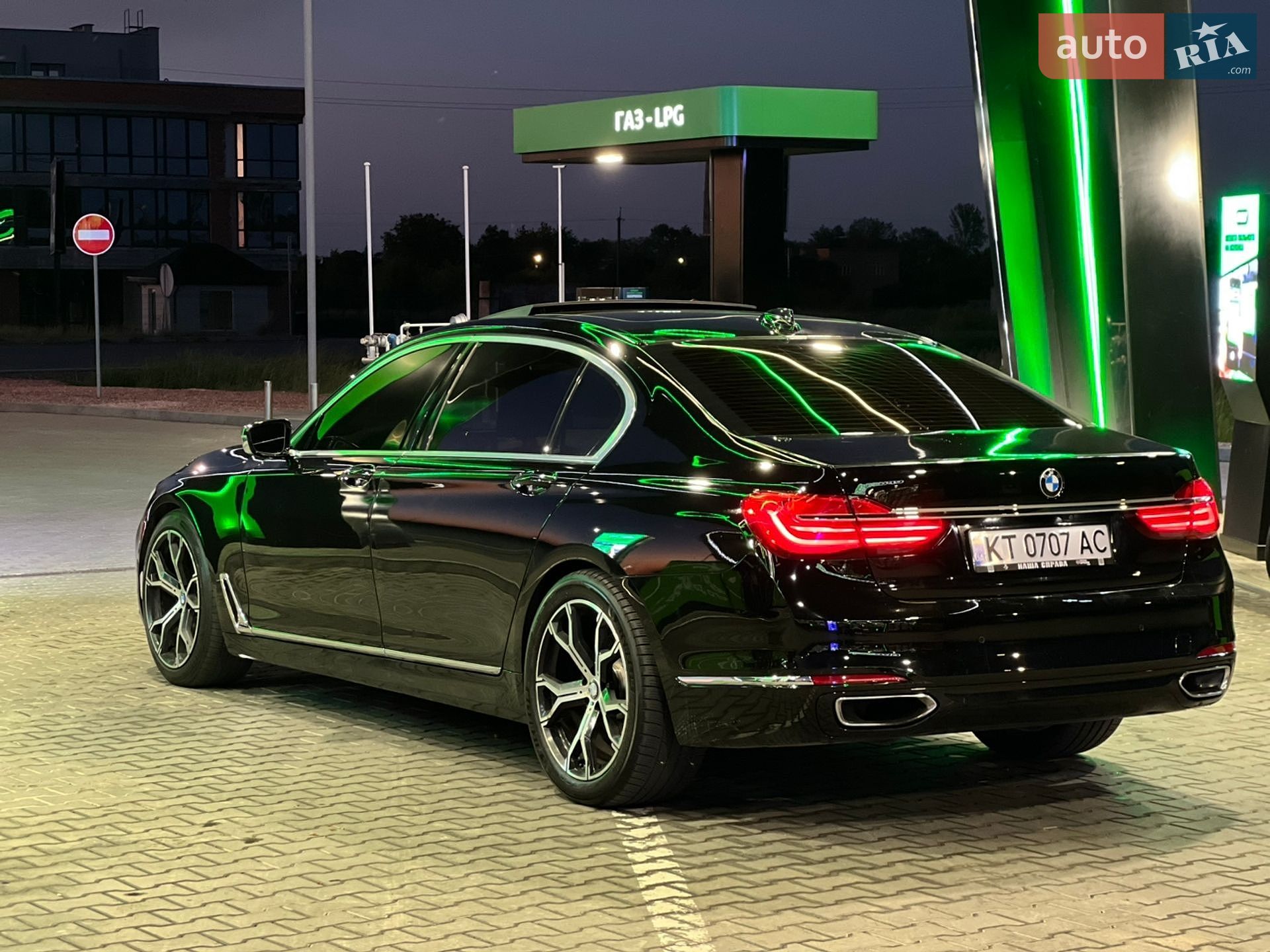 BMW 7 Series 2016 VIN WBA7E2C58HG739796 фото оголошення 3 з 15