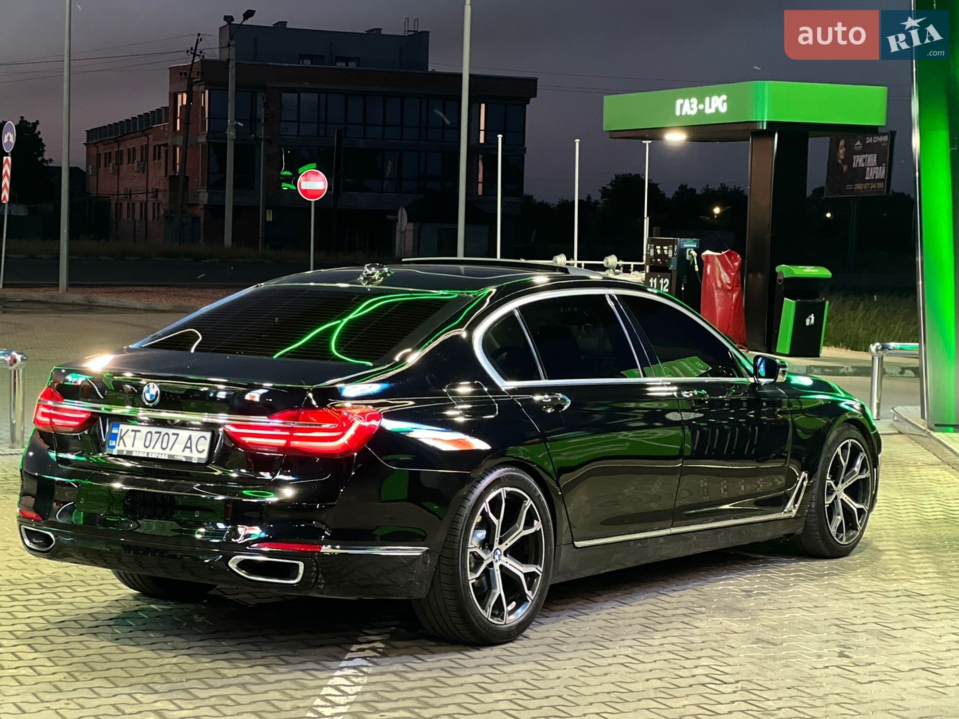 BMW 7 Series 2016 VIN WBA7E2C58HG739796 фото оголошення 4 з 15