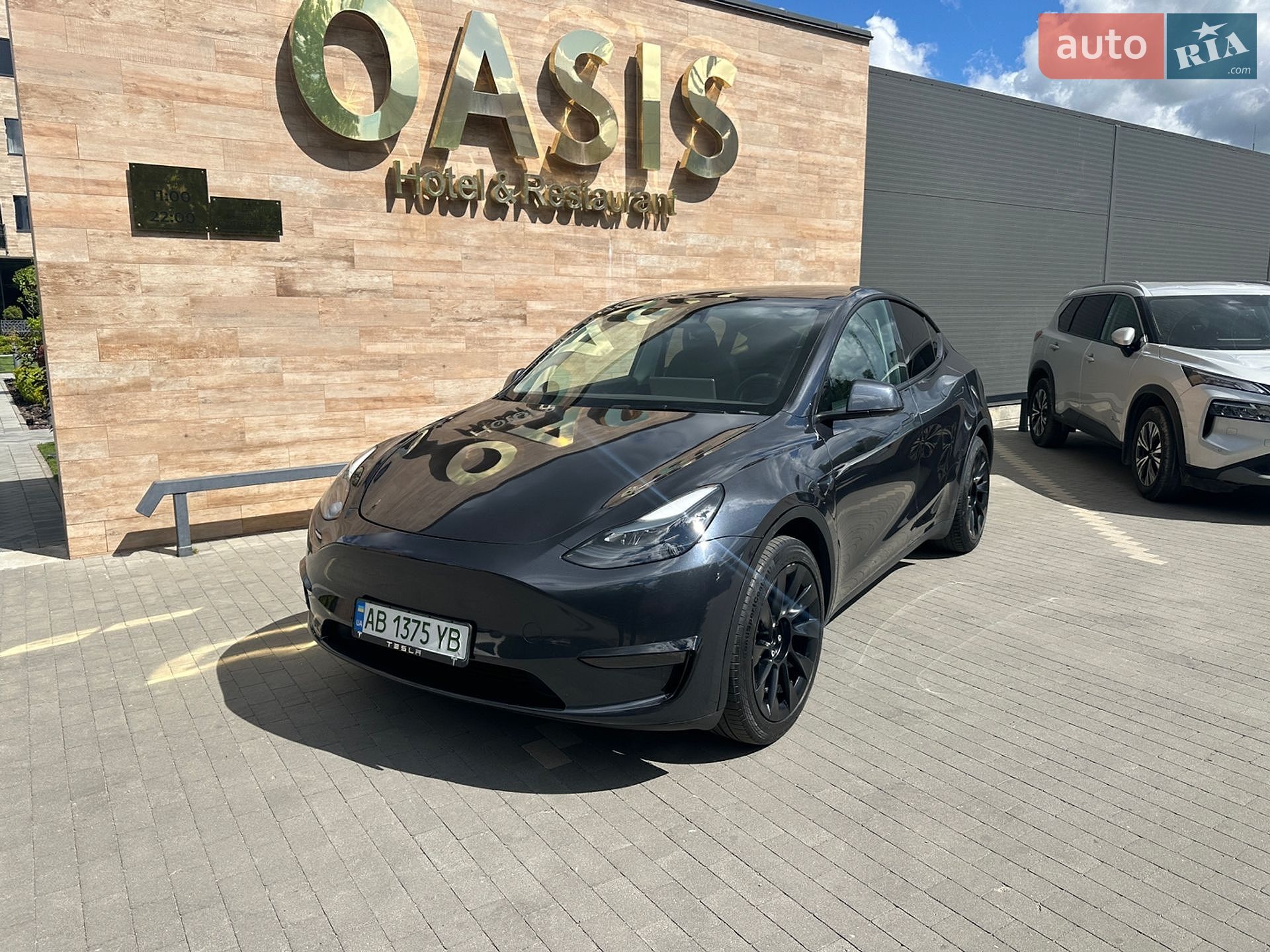 Tesla Model Y 2024 VIN 7SAYGDEE6RA251193 фото оголошення 2 з 39
