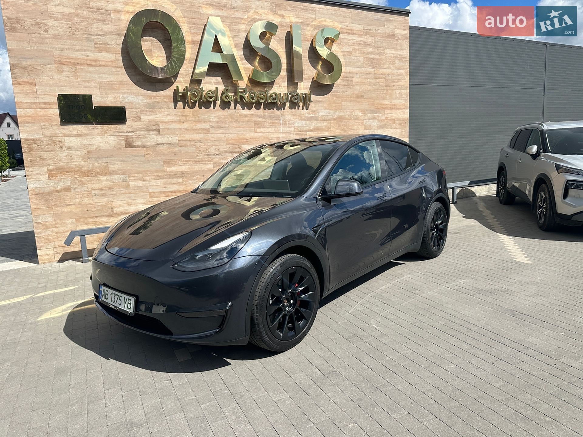 Tesla Model Y 2024 VIN 7SAYGDEE6RA251193 фото оголошення 4 з 39
