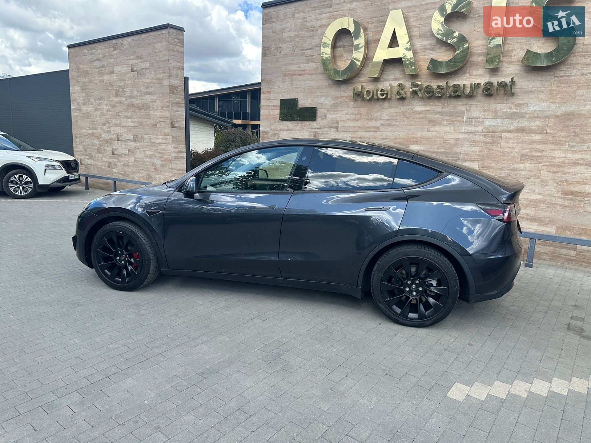 Tesla Model Y 2024 VIN 7SAYGDEE6RA251193 фото оголошення 8 з 39