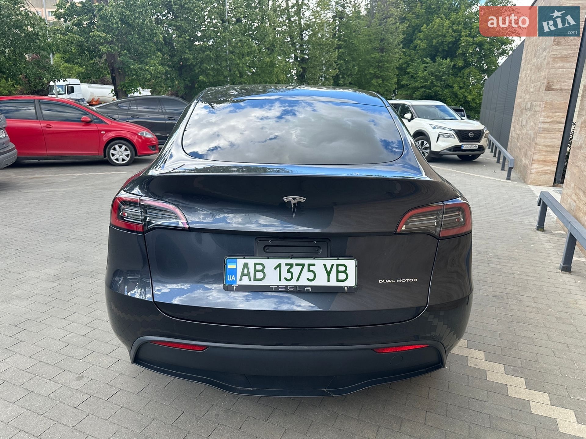 Tesla Model Y 2024 VIN 7SAYGDEE6RA251193 фото оголошення 11 з 39