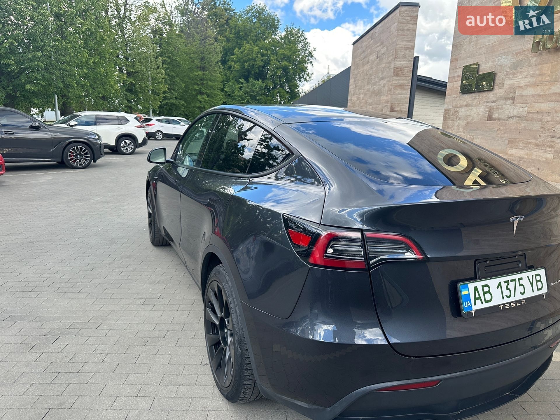 Tesla Model Y 2024 VIN 7SAYGDEE6RA251193 фото оголошення 12 з 39