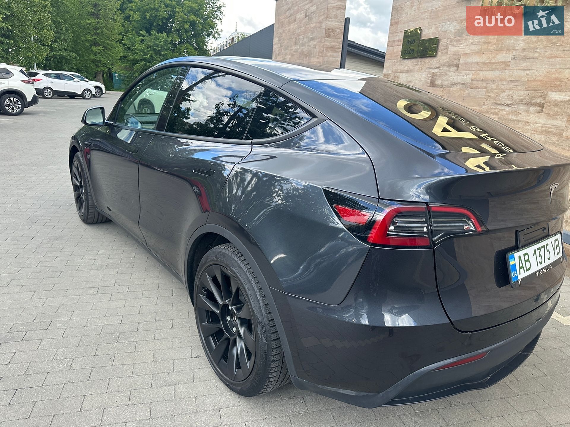 Tesla Model Y 2024 VIN 7SAYGDEE6RA251193 фото оголошення 13 з 39