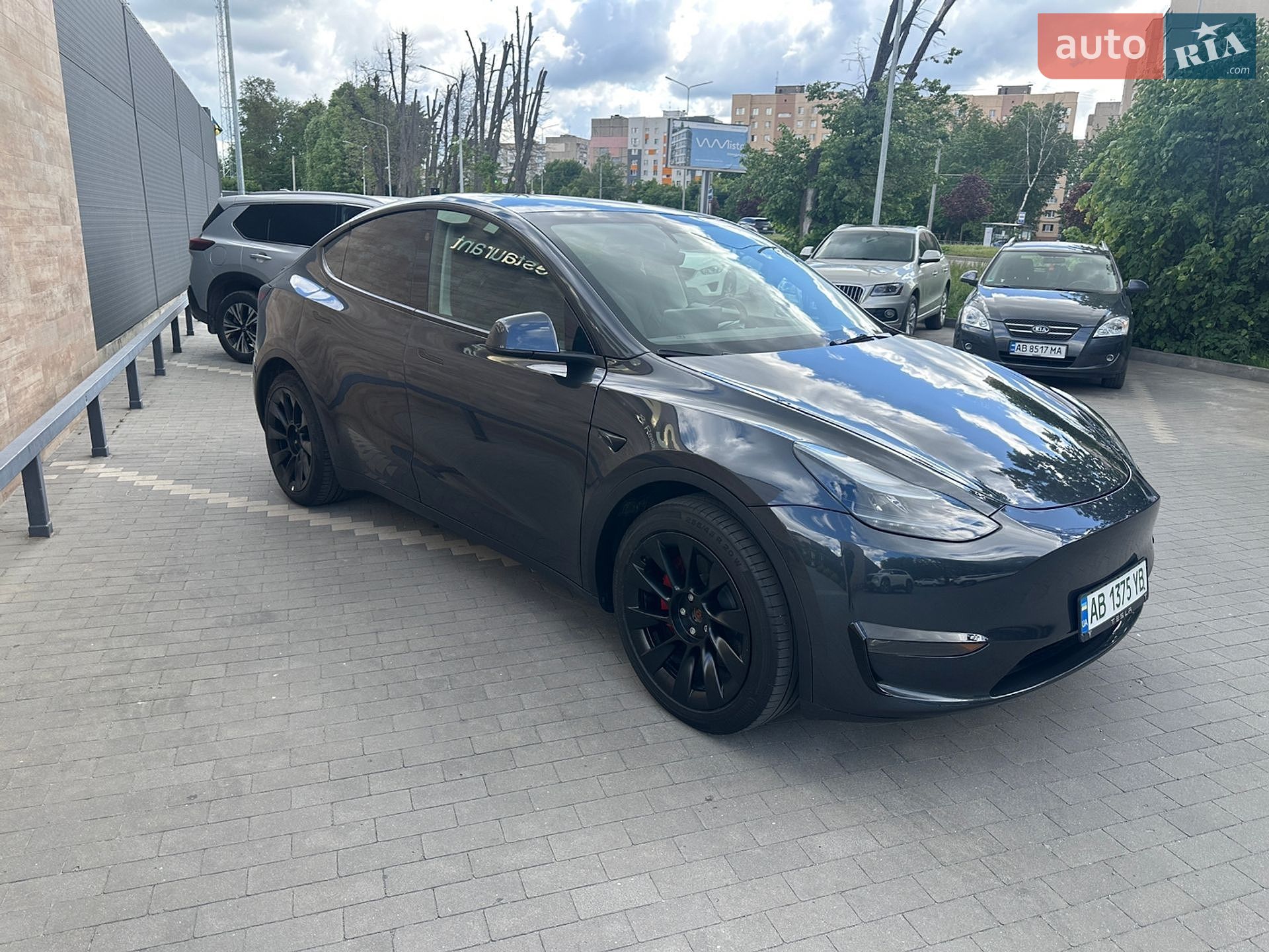 Tesla Model Y 2024 VIN 7SAYGDEE6RA251193 фото оголошення 16 з 39