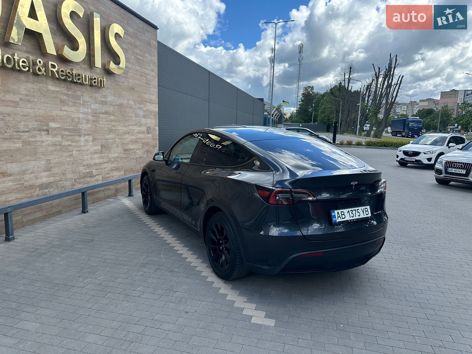 Tesla Model Y 2024 VIN 7SAYGDEE6RA251193 фото оголошення 24 з 39