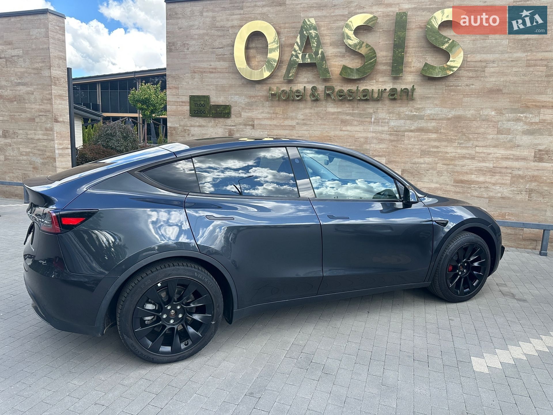 Tesla Model Y 2024 VIN 7SAYGDEE6RA251193 фото оголошення 28 з 39