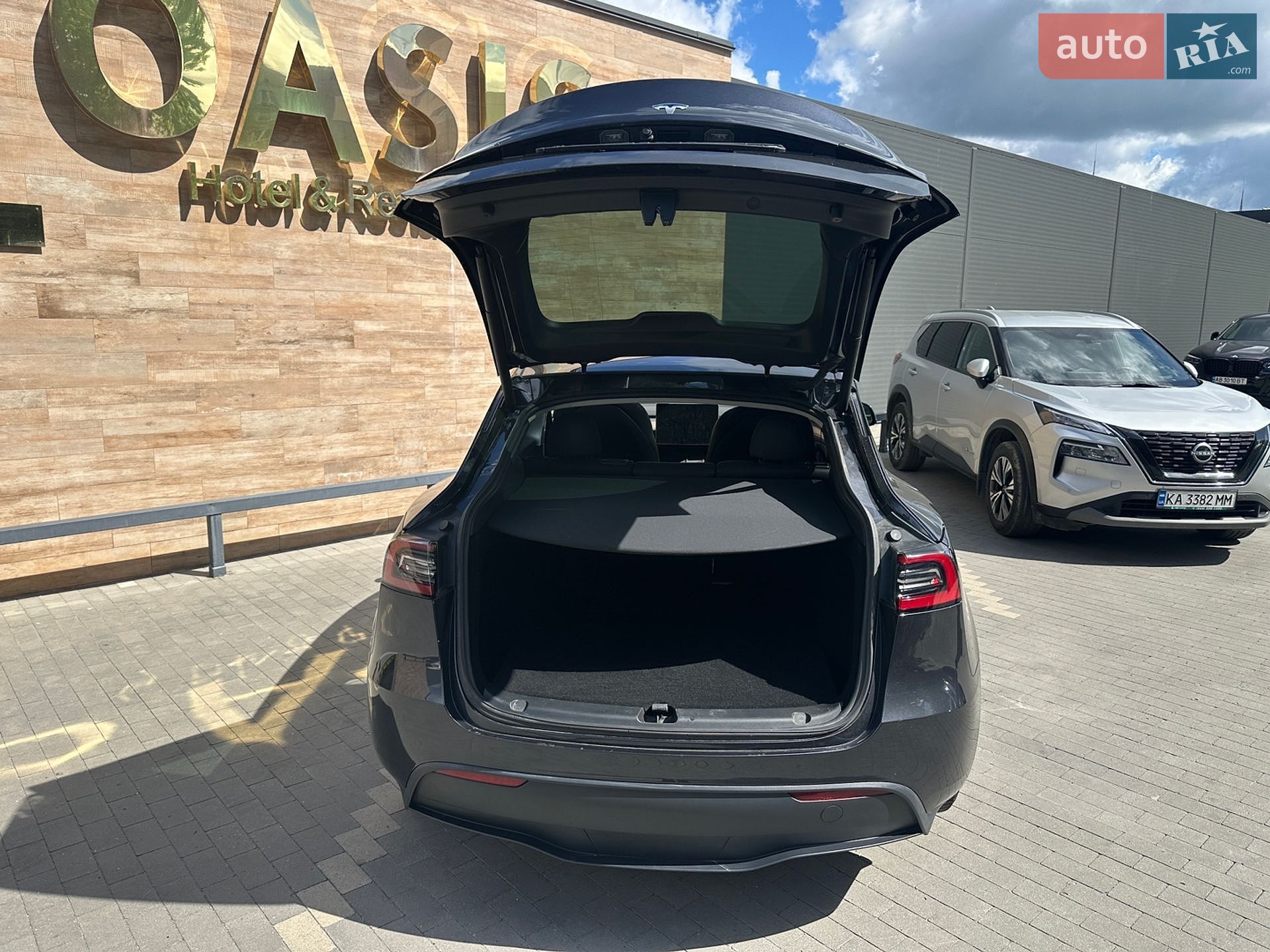 Tesla Model Y 2024 VIN 7SAYGDEE6RA251193 фото оголошення 32 з 39