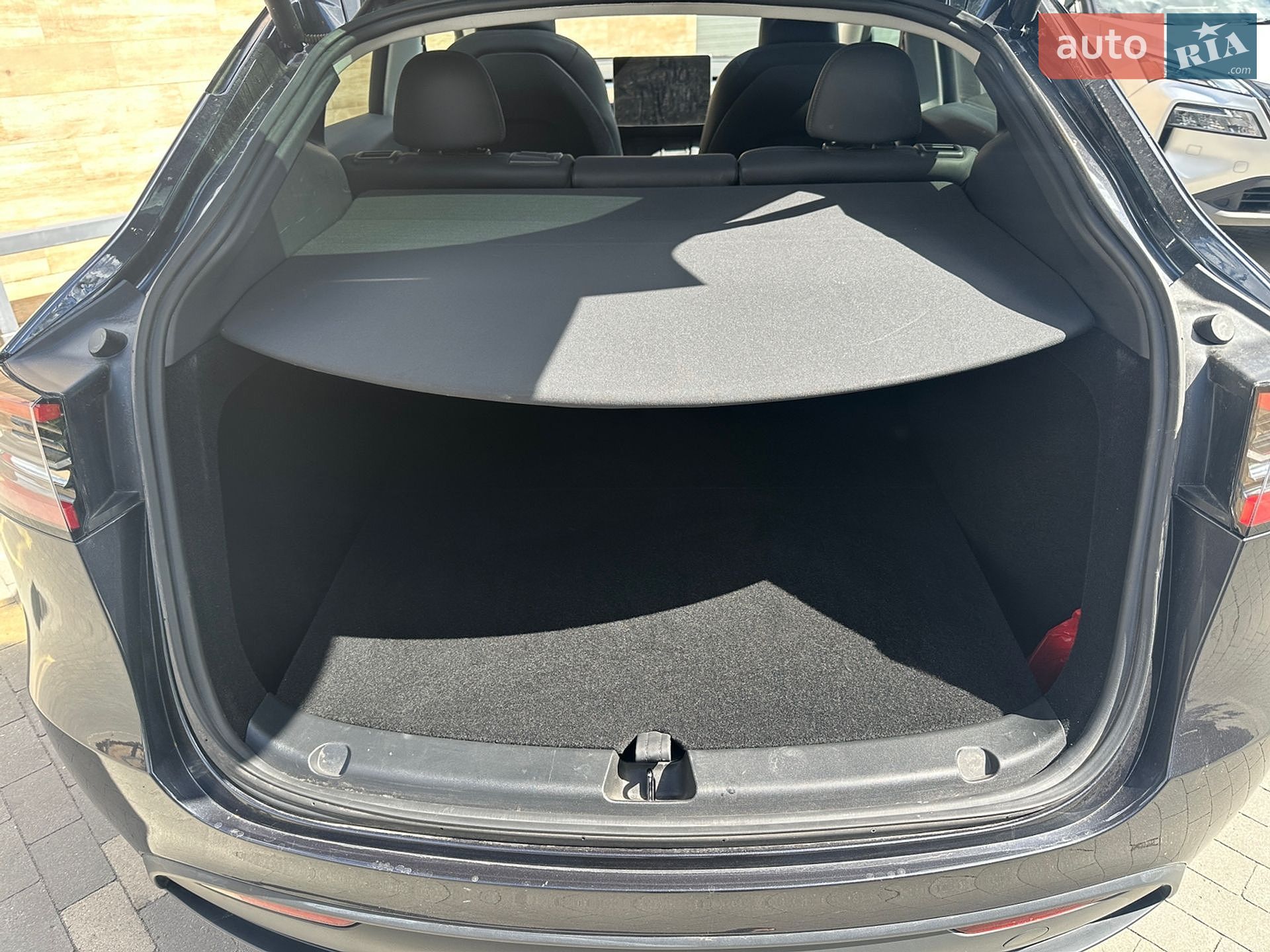 Tesla Model Y 2024 VIN 7SAYGDEE6RA251193 фото оголошення 33 з 39